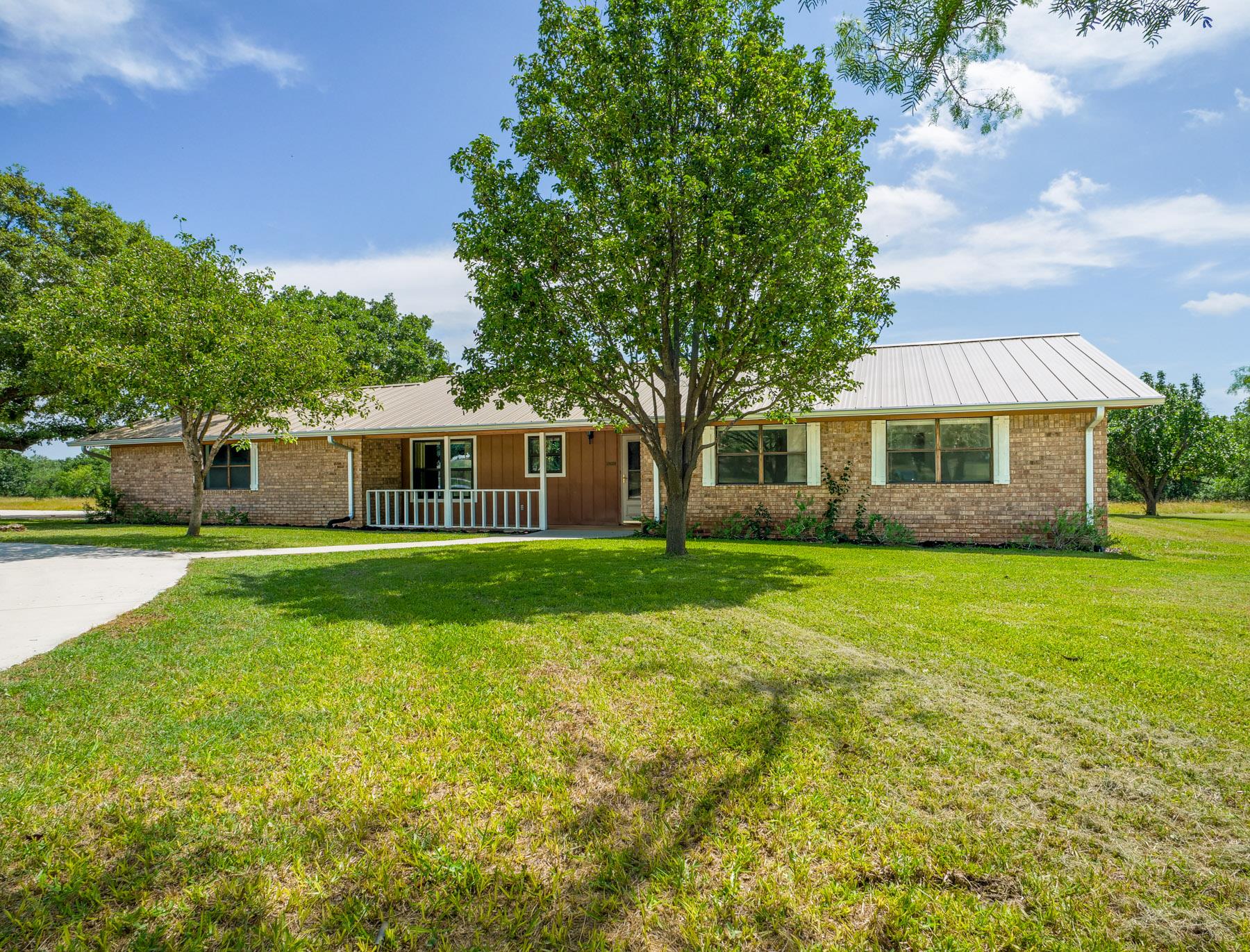 109 Sundown, Marble Falls, TX 78654 — photo 1