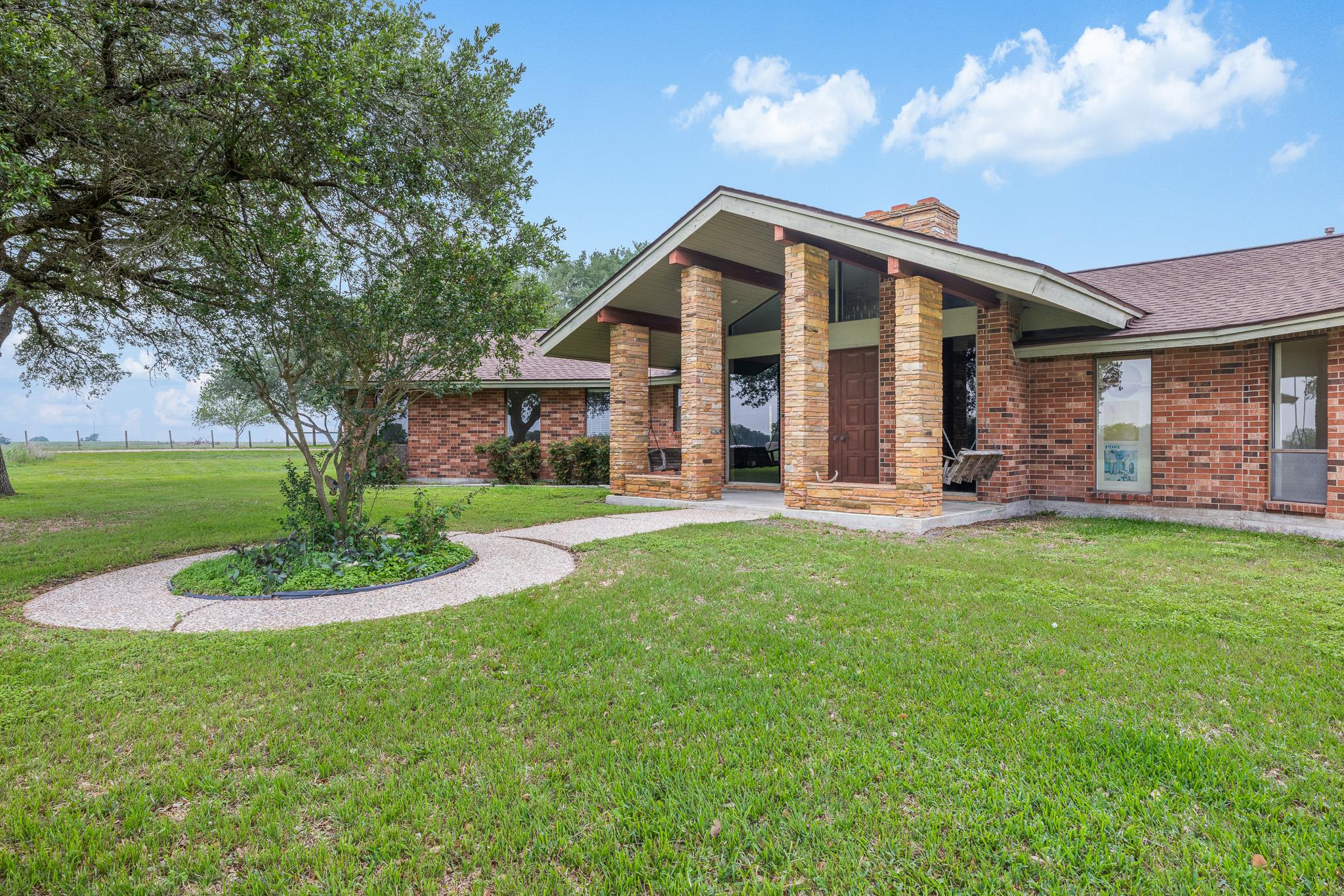 1931 Bruno, Schulenburg, TX 78956 — photo 1
