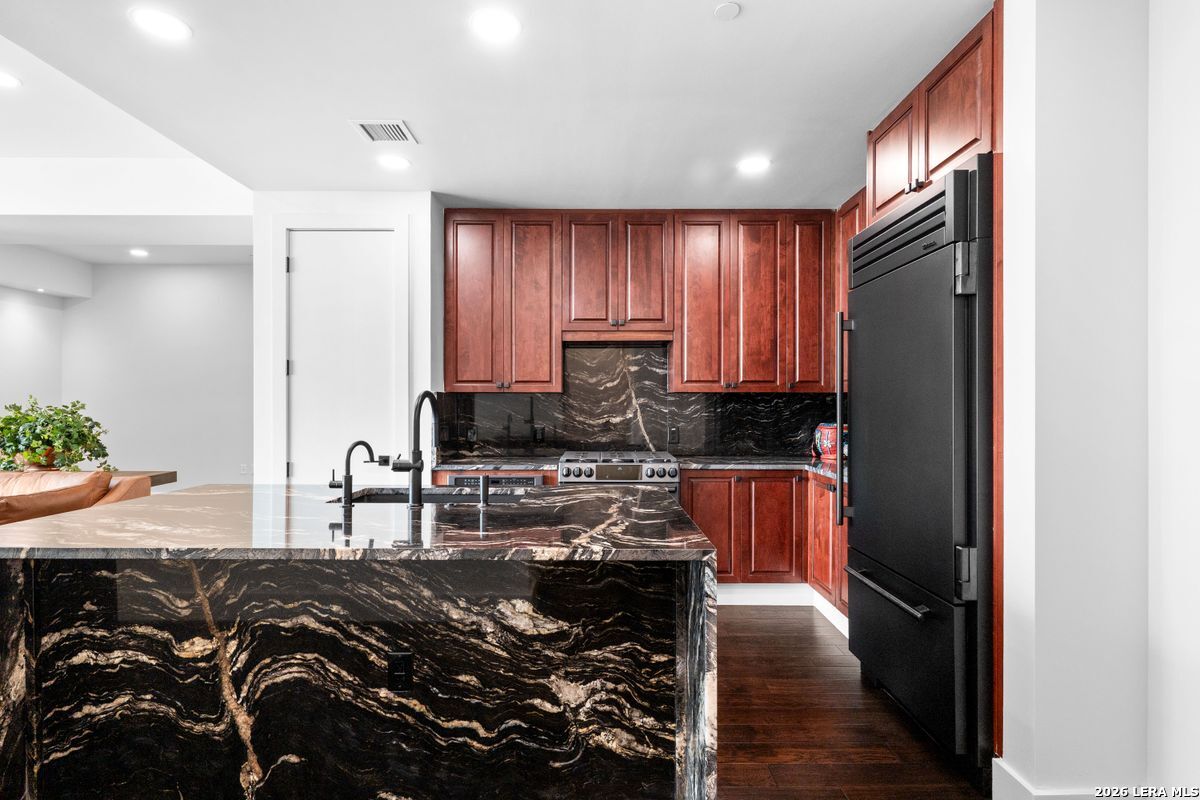 610 Market, ,  78205 — photo 1