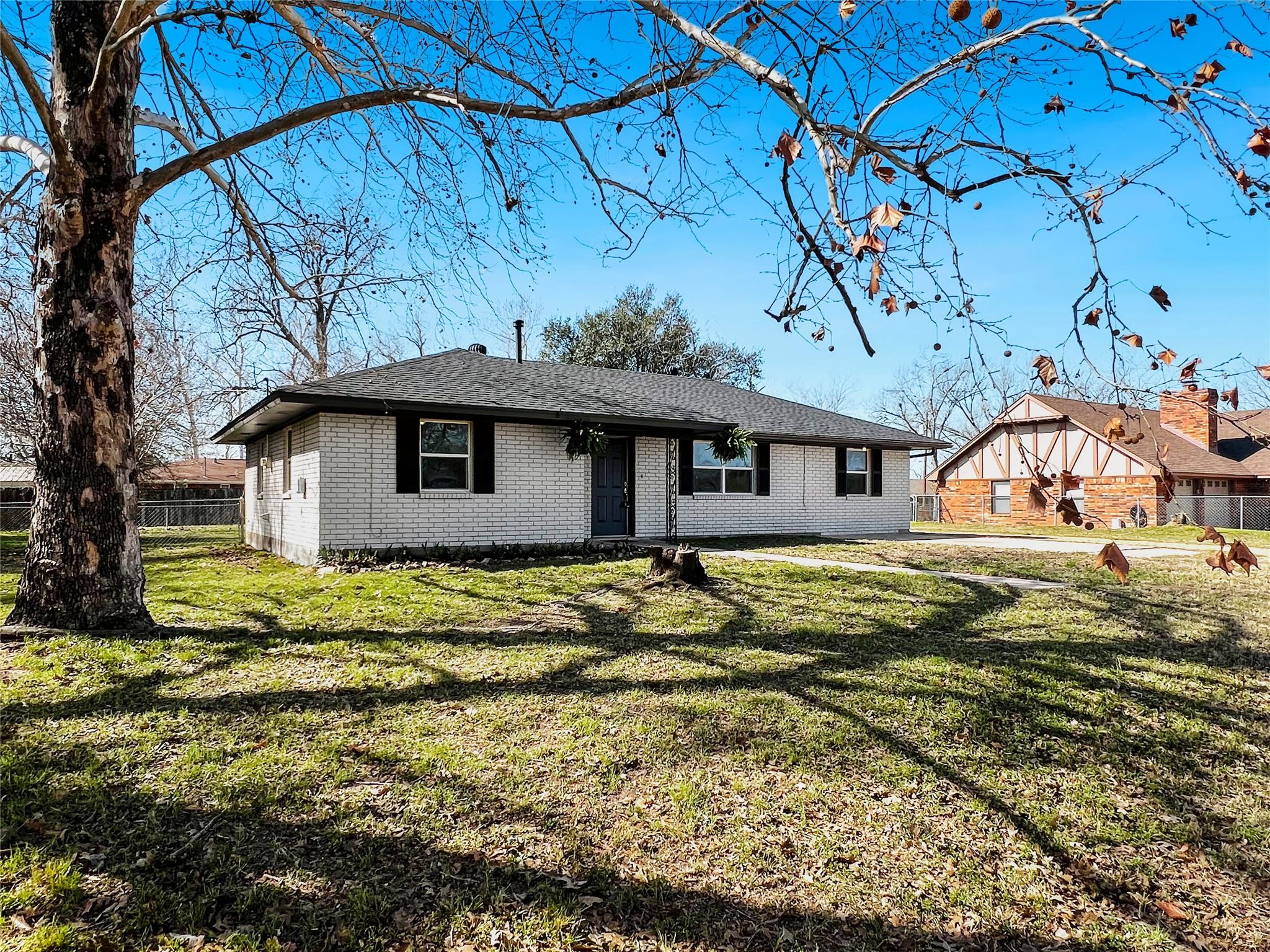 803 25th, Cameron, TX 76520 — photo 1