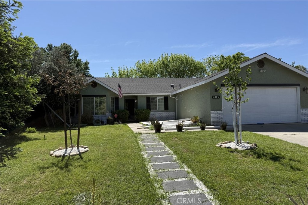 409 W Packwood, Visalia, CA 93277 — photo 1