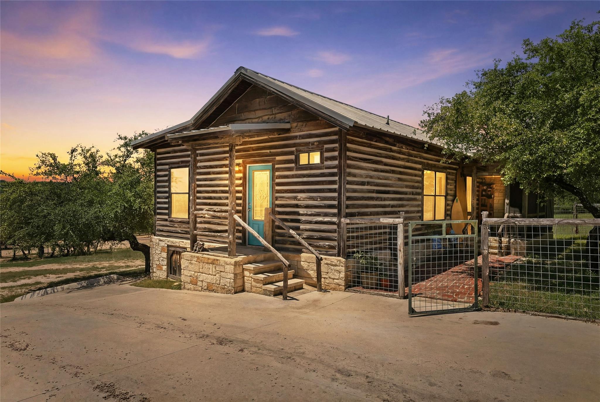 496 Middleton, Spicewood, TX 78669 — photo 1