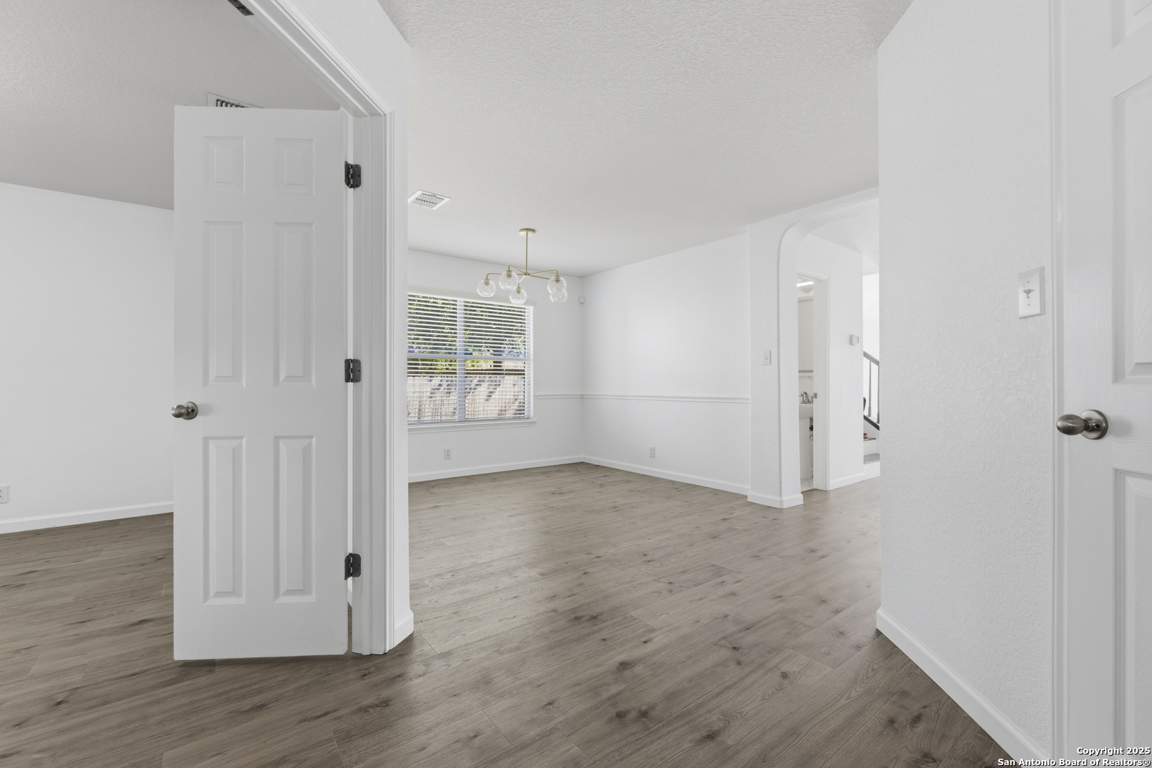 105 Lookout View, ,  78108 — photo 1