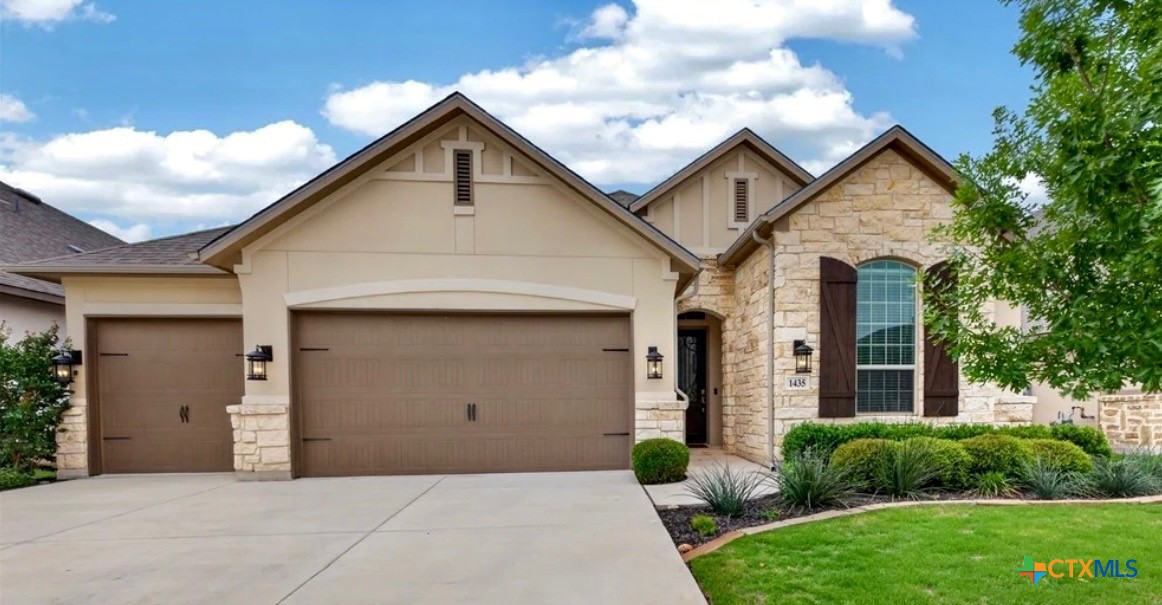 1435 Oaklawn Drive, New Braunfels, TX 78132 — photo 1