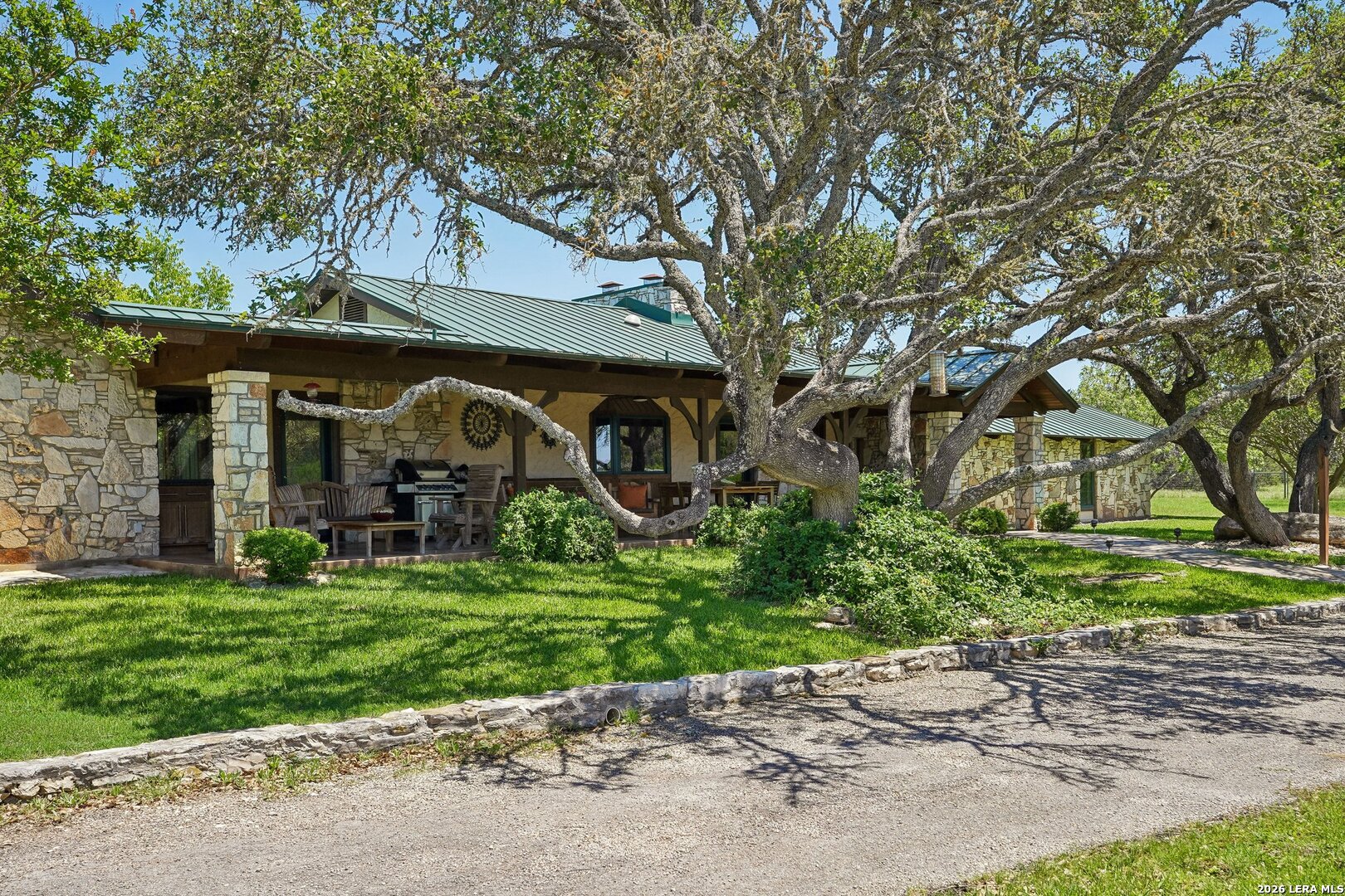 722 W Lacey Oaks Parkway, Kerrville, TX 78028 — photo 1