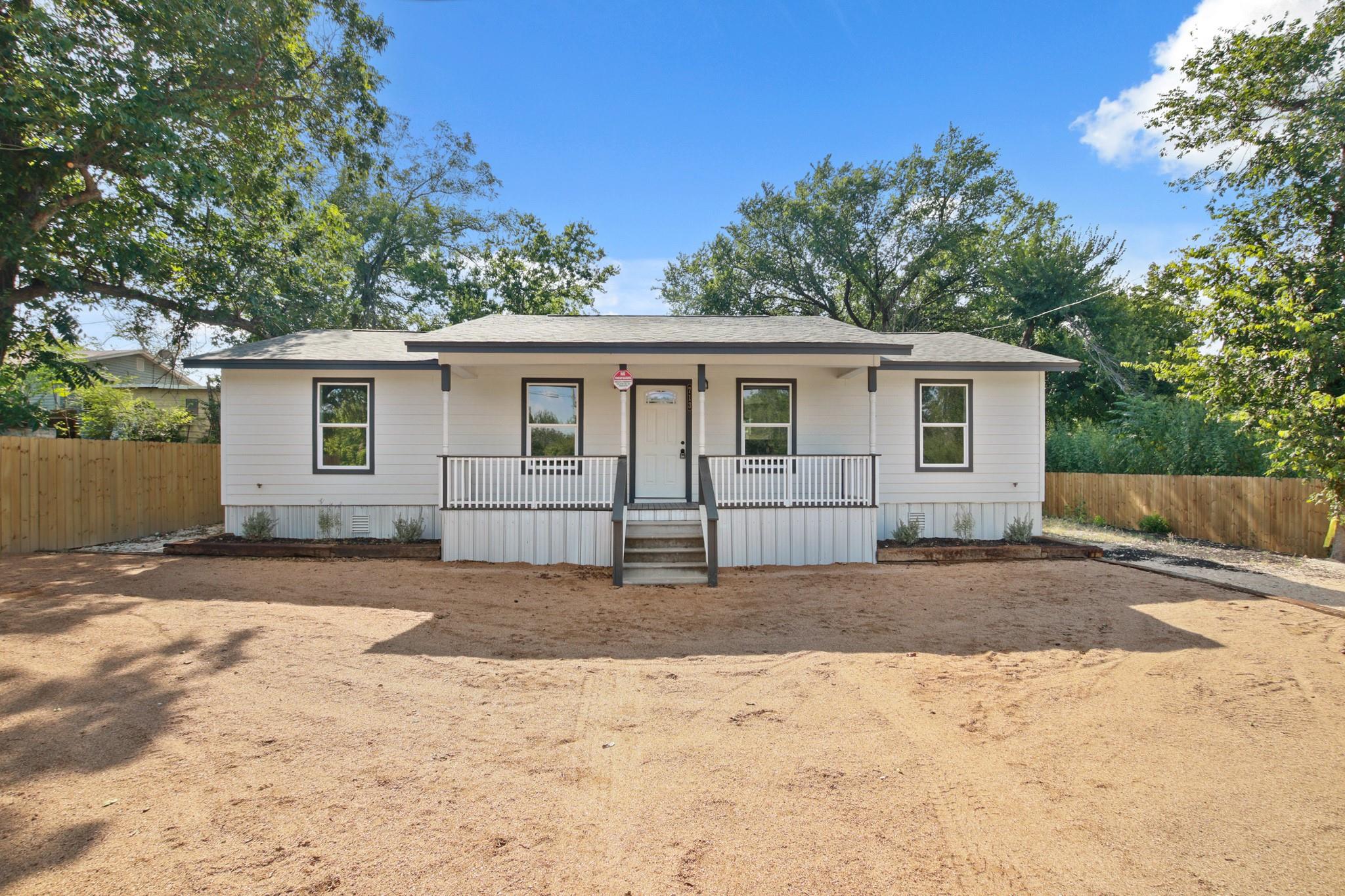 713 Burkett St, Taylor, TX 76574 — photo 1