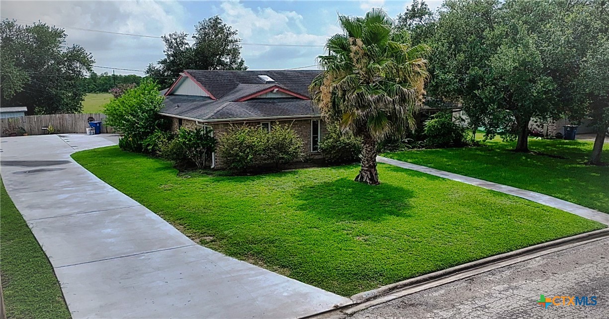 1001 Brookhollow Drive, Port Lavaca, TX 77979 — photo 1