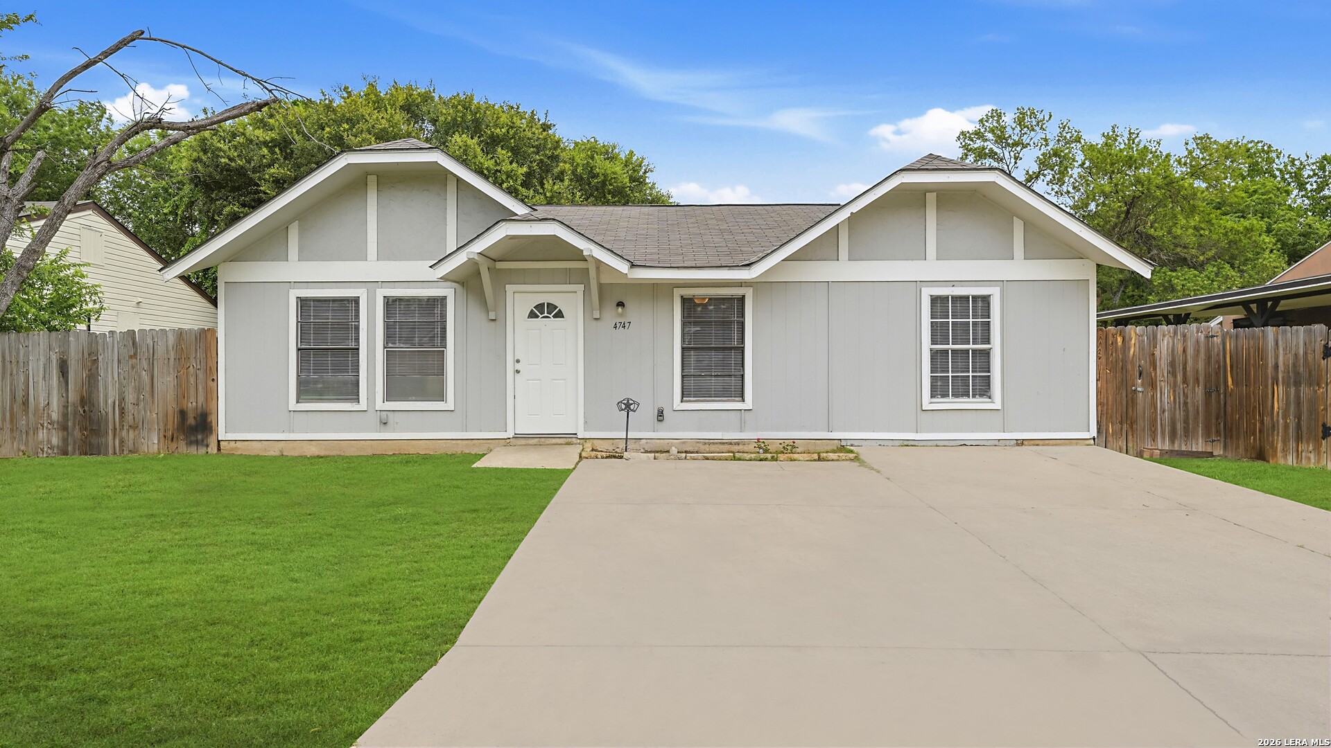 4747 Swann Ln, Kirby, TX 78219 — photo 1