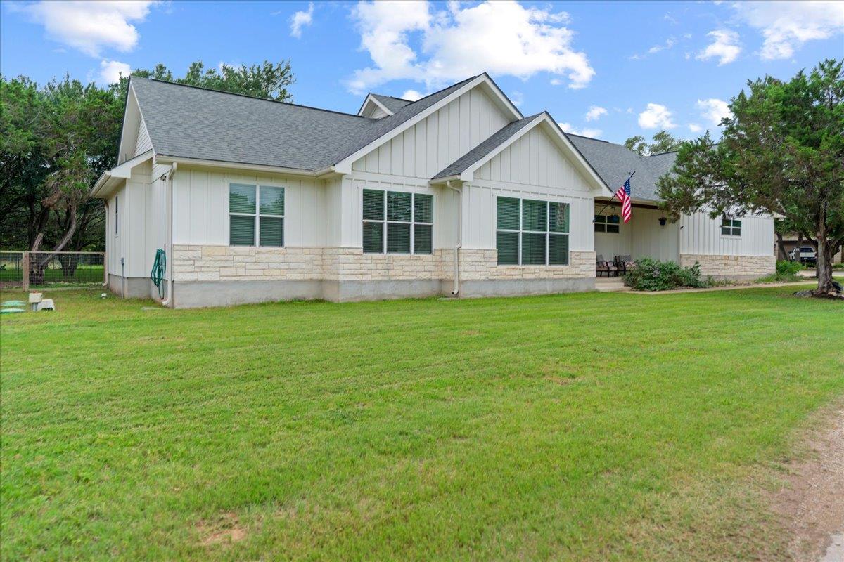 1  Agarita Cir, Wimberley, TX 78676 — photo 1