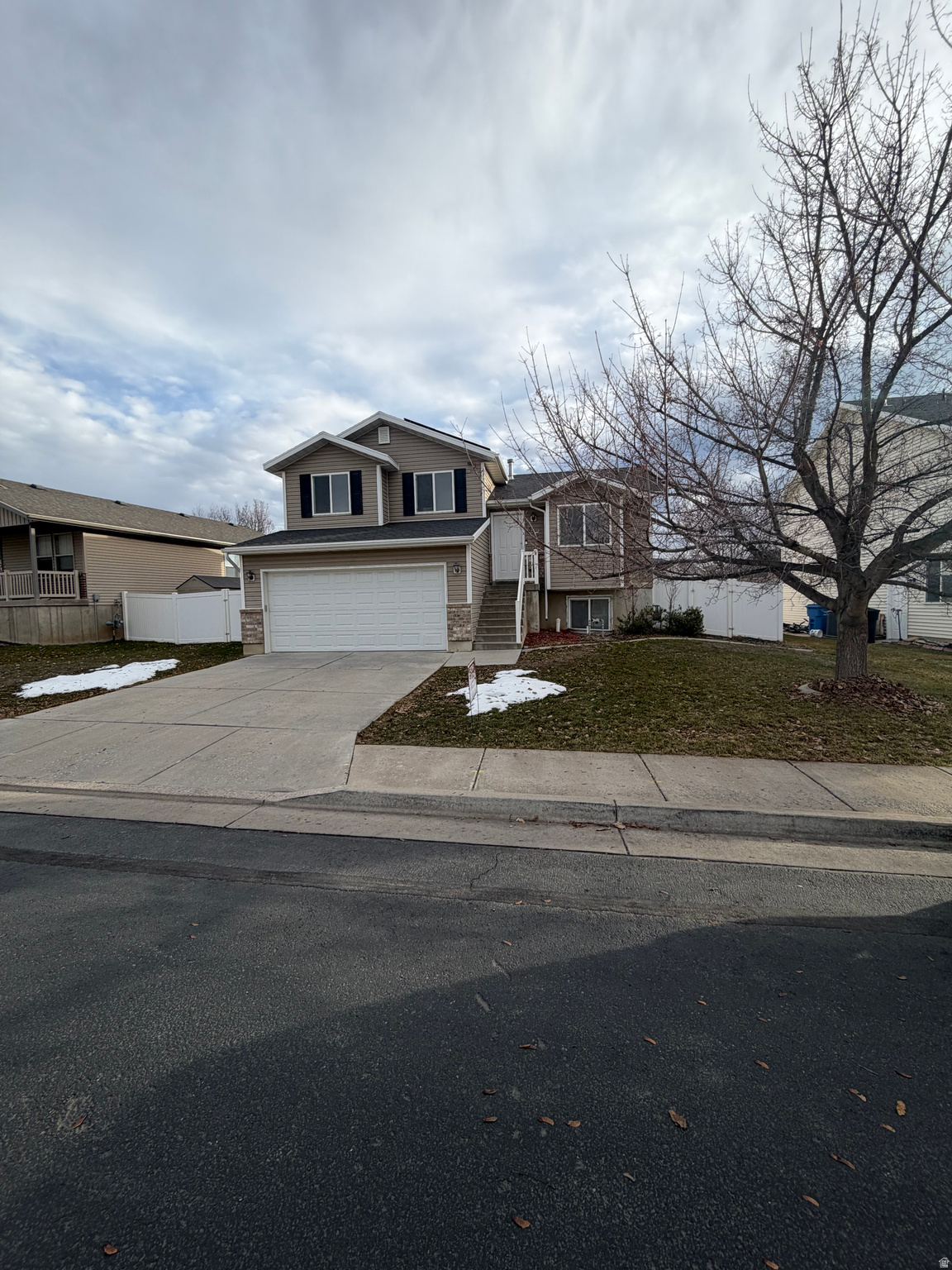 530 E RED OAK DR, North Logan, UT 84341 — photo 1