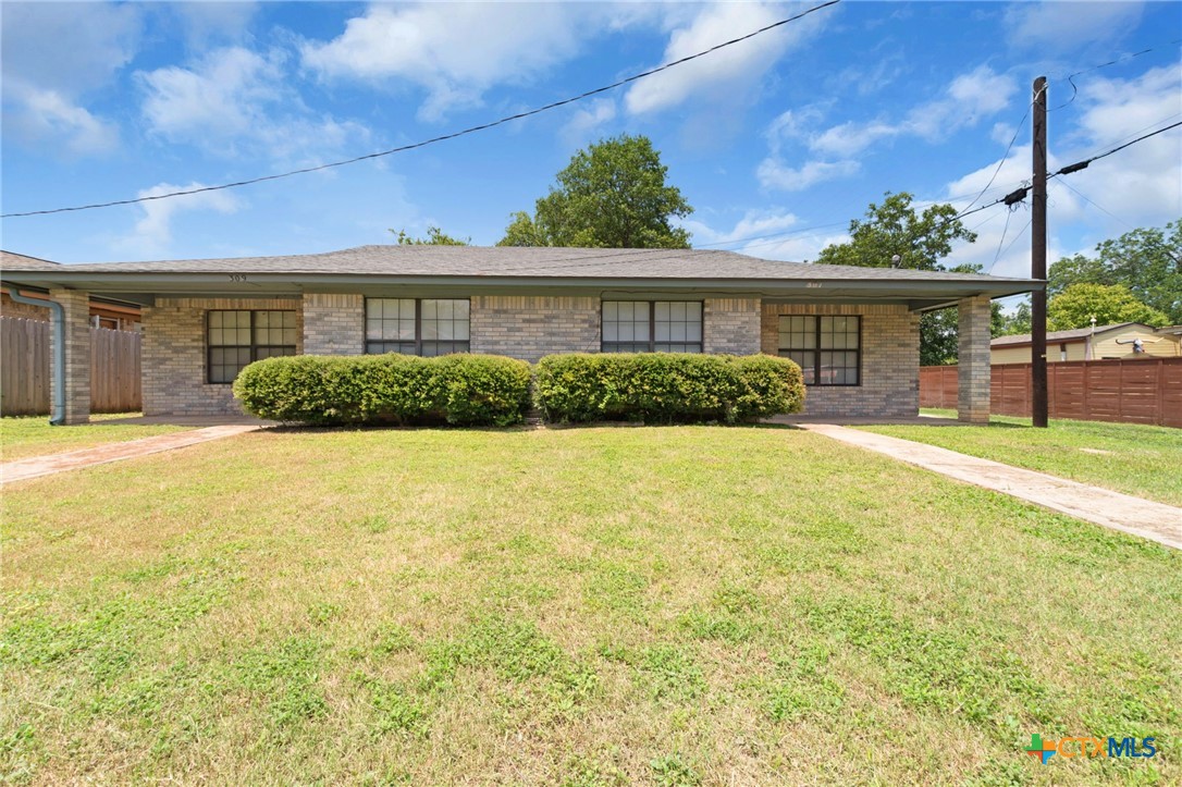 307/309 W 2nd Street, Lampasas, TX 76550 — photo 1