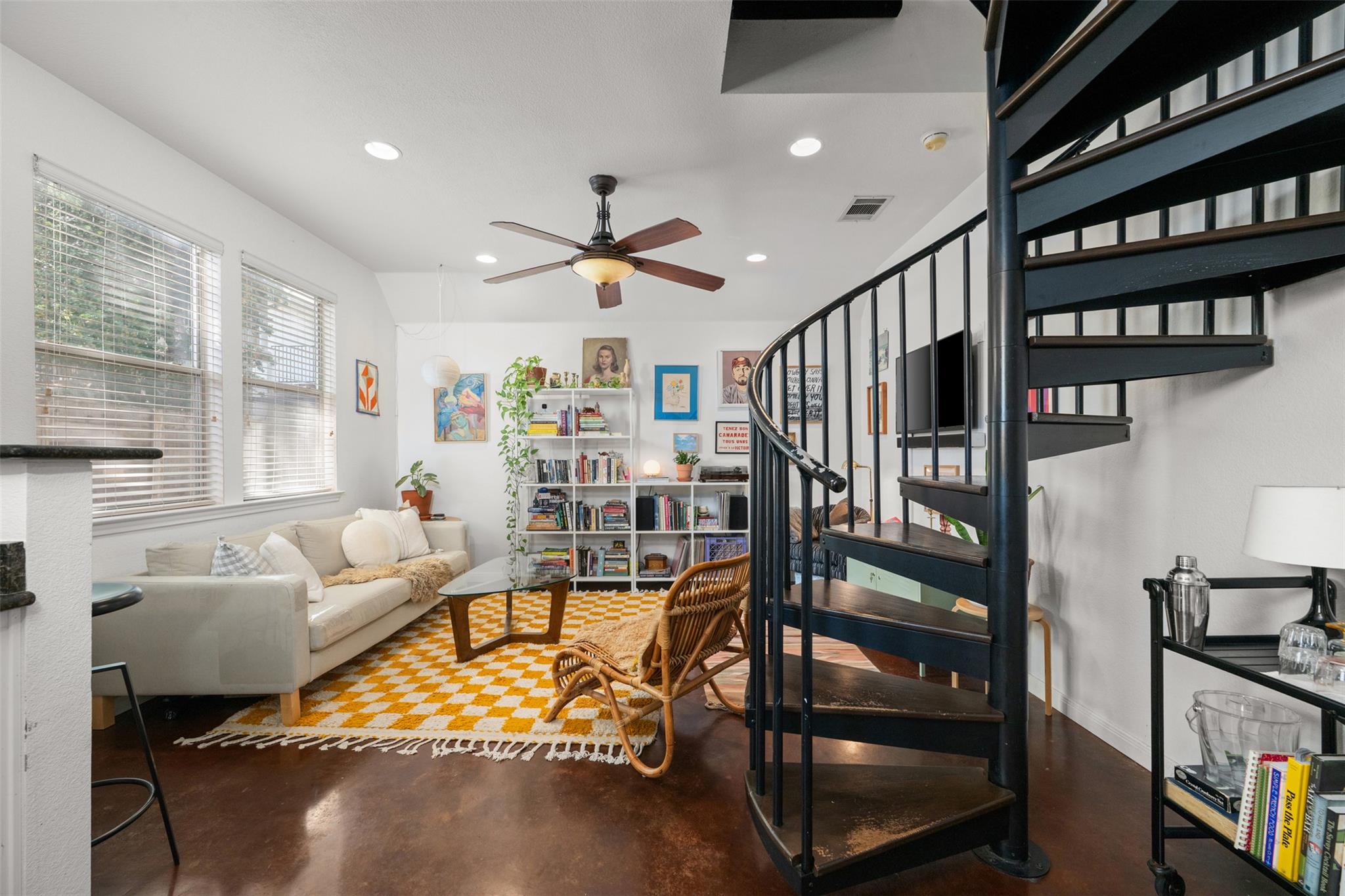 1610 Willow St, Austin, TX 78702 — photo 1