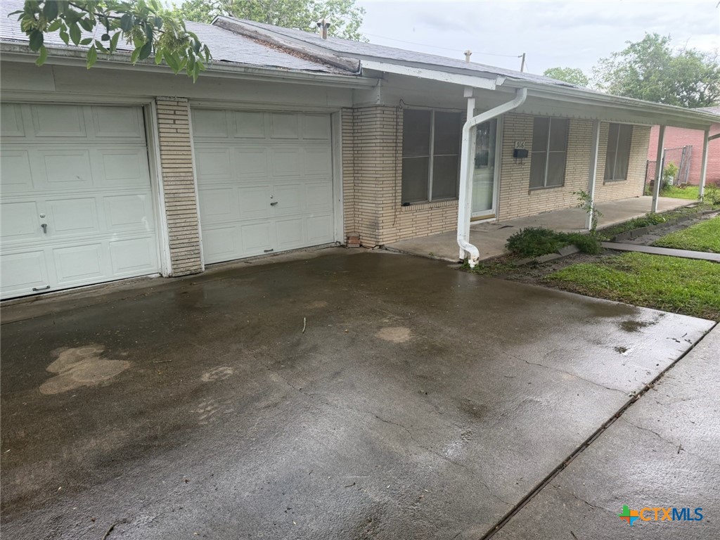 306 Avalon Avenue, Port Lavaca, TX 77979 — photo 1