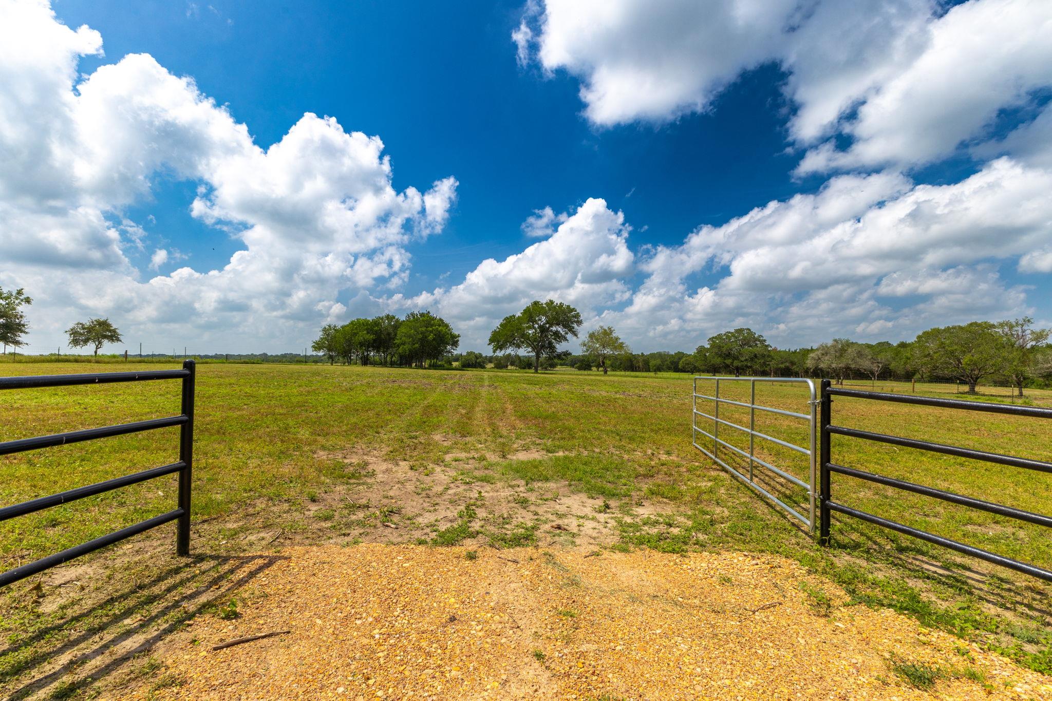 2112 (Tract #4)  Baca Loop, Flatonia, TX 78941 — photo 1