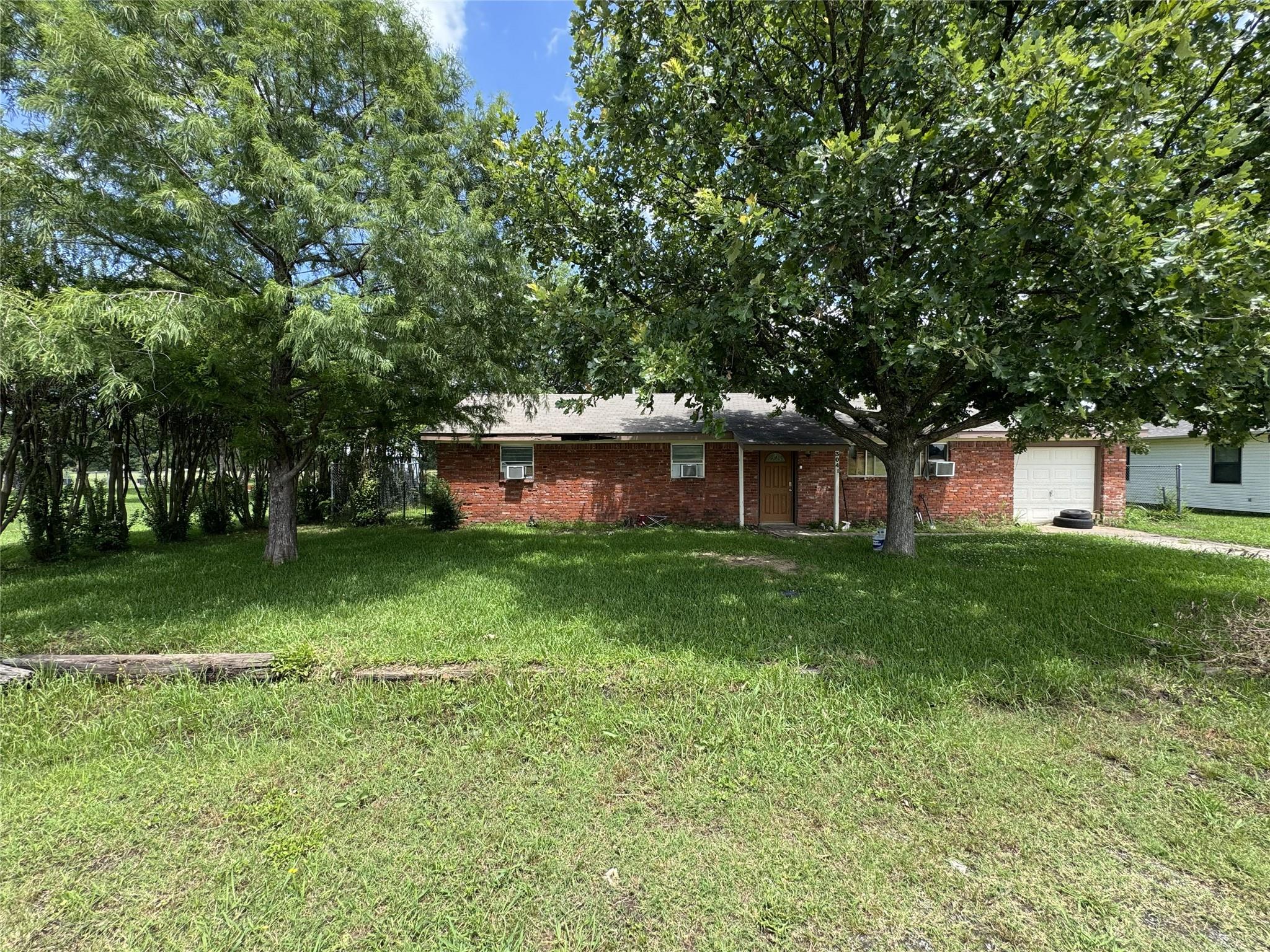 3041 Monroe St, Commerce, TX 75428 — photo 1