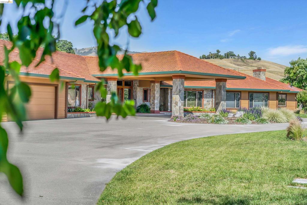 5885 Bruce Dr, Danville, CA 94506 — photo 1