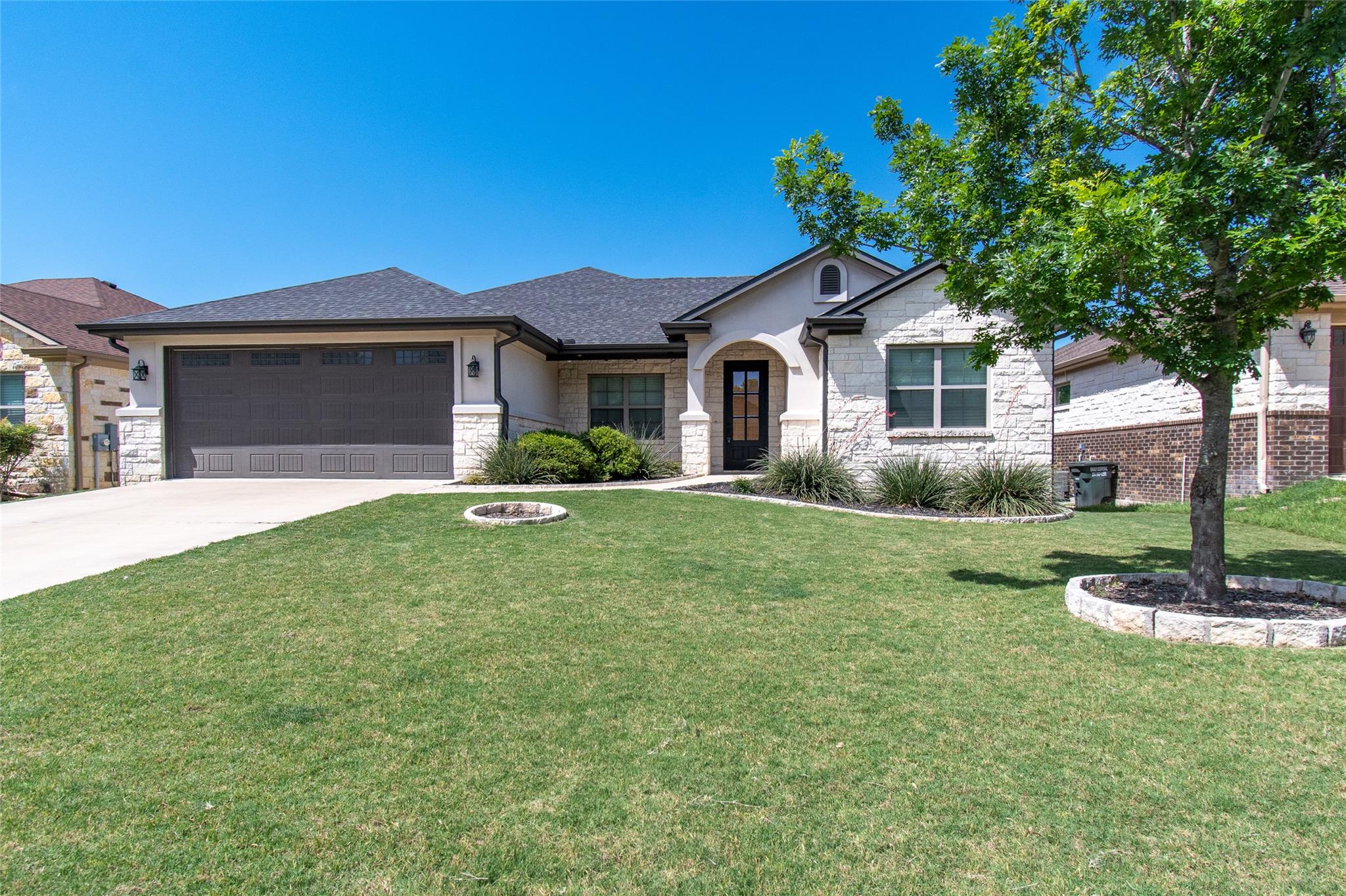 325 OW Lowrey, Salado, TX 76571 — photo 1