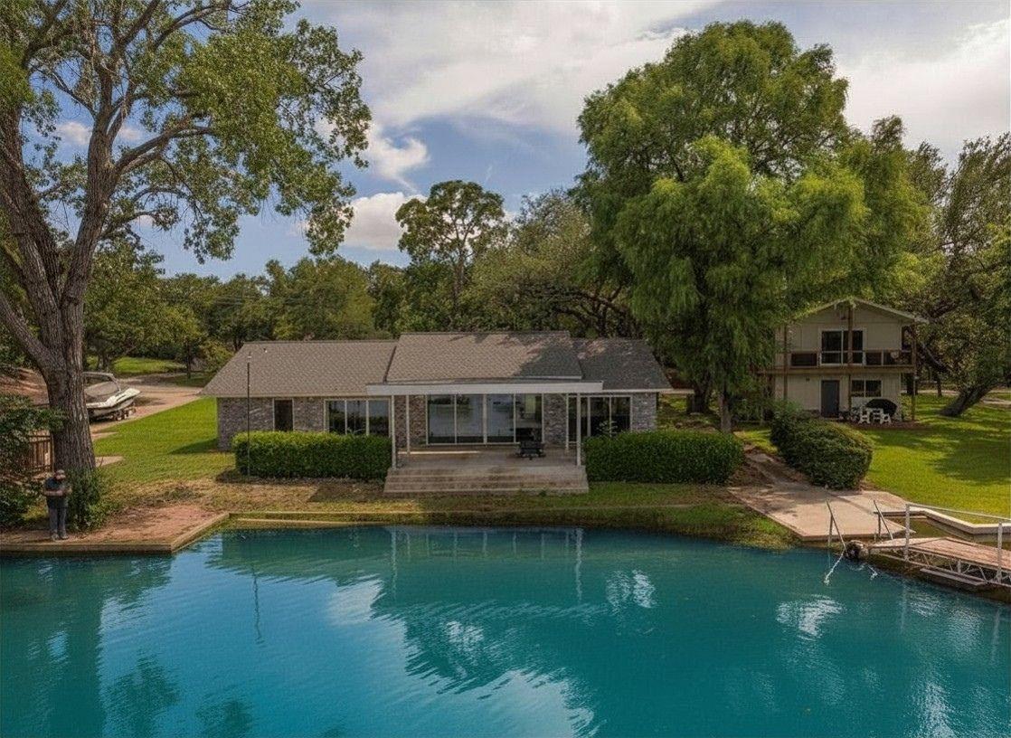 214 Island Lodges, Buchanan Dam, TX 78609 — photo 1
