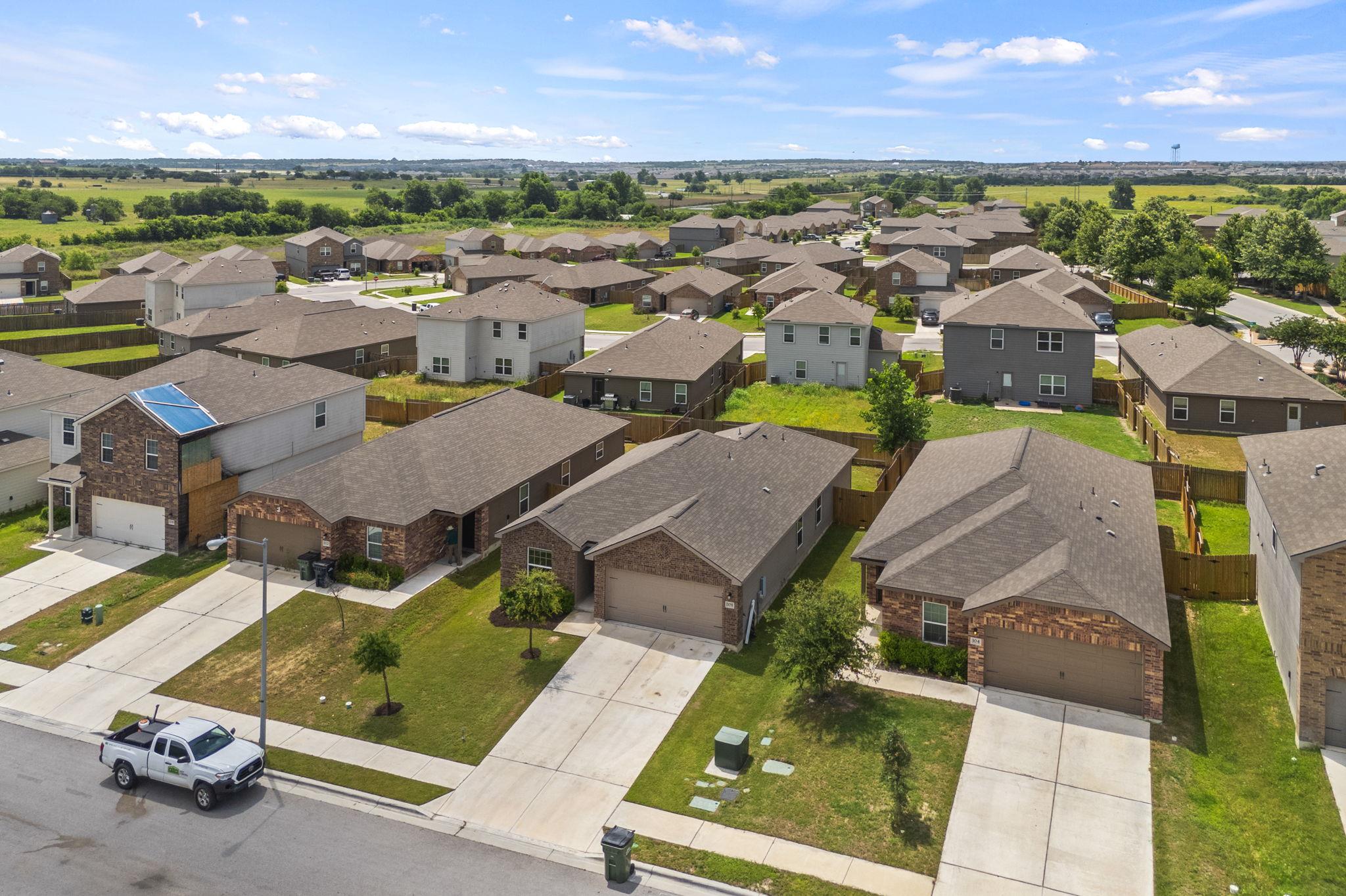 108 Maywood, Jarrell, TX 76537 — photo 1