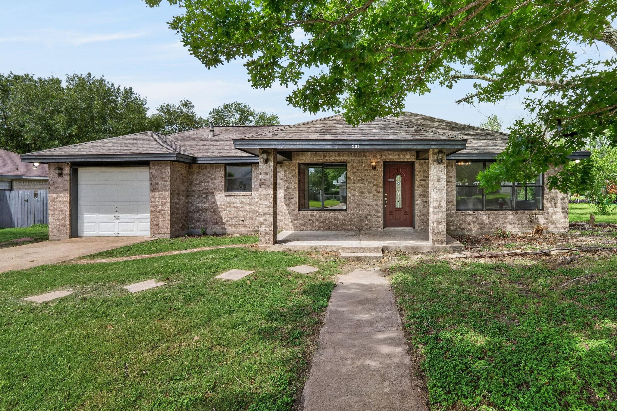 903 Travis, Lockhart, TX 78644 — photo 1