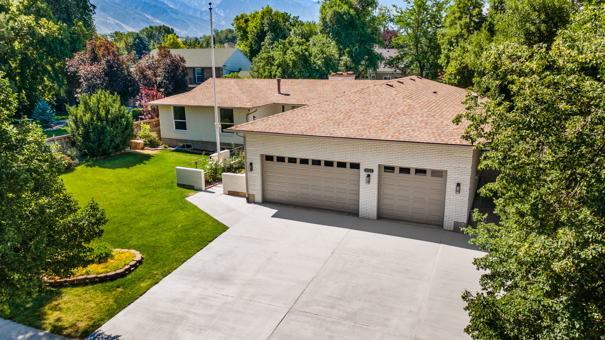 2096 E LINDEN CIR, Holladay, UT 84121 — photo 1