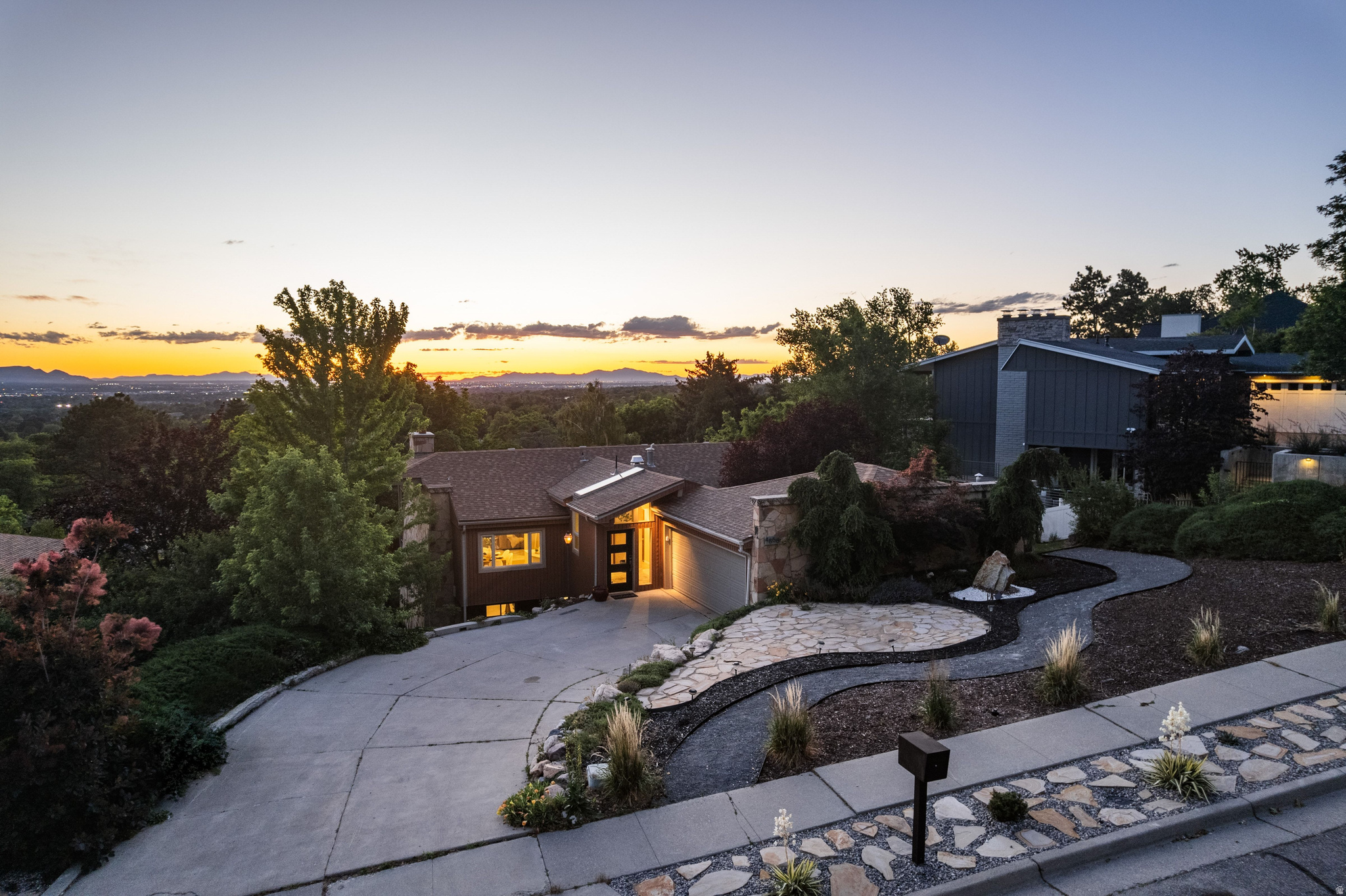 4868 S WALLACE LN, Salt Lake City, UT 84117 — photo 1