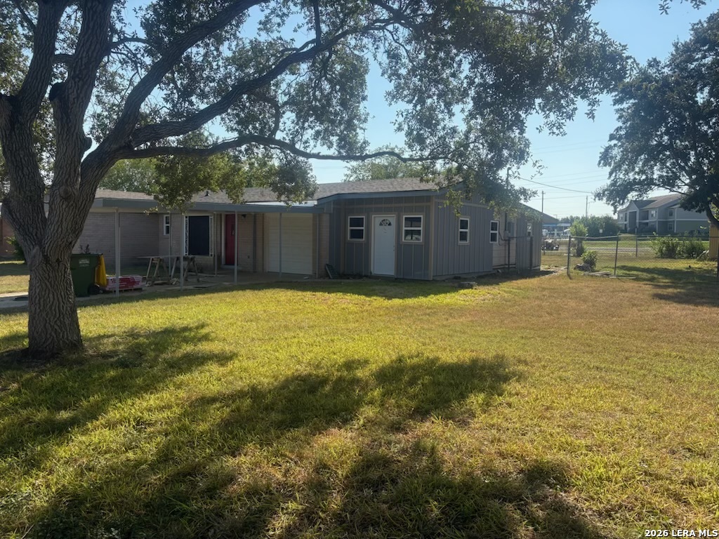 107 ROBINHOOD DR, , 78119 — photo 1