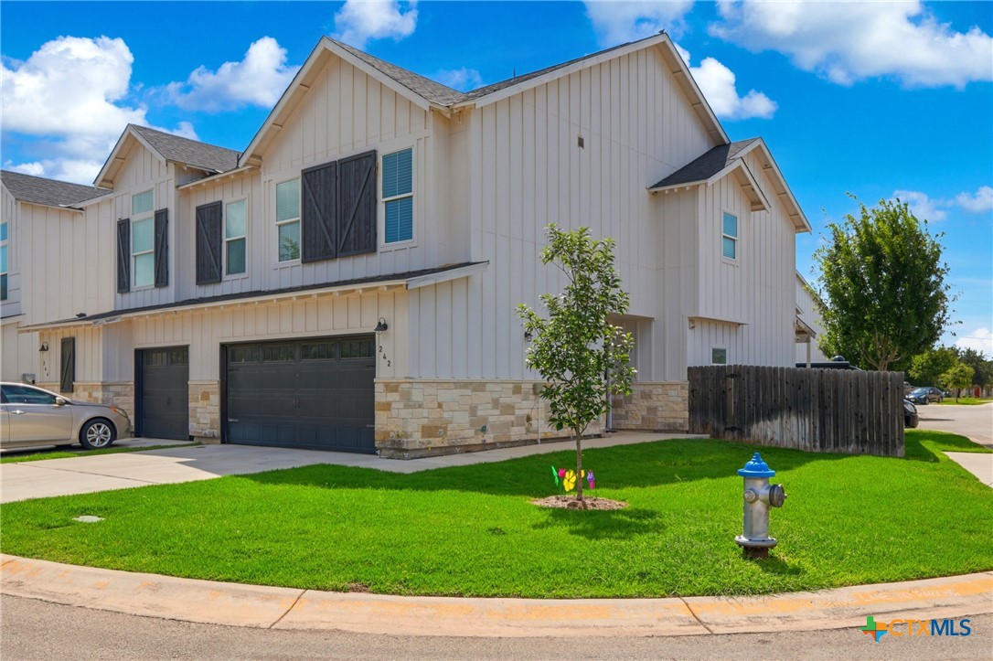 242 Topaz, New Braunfels, TX 78130 — photo 1