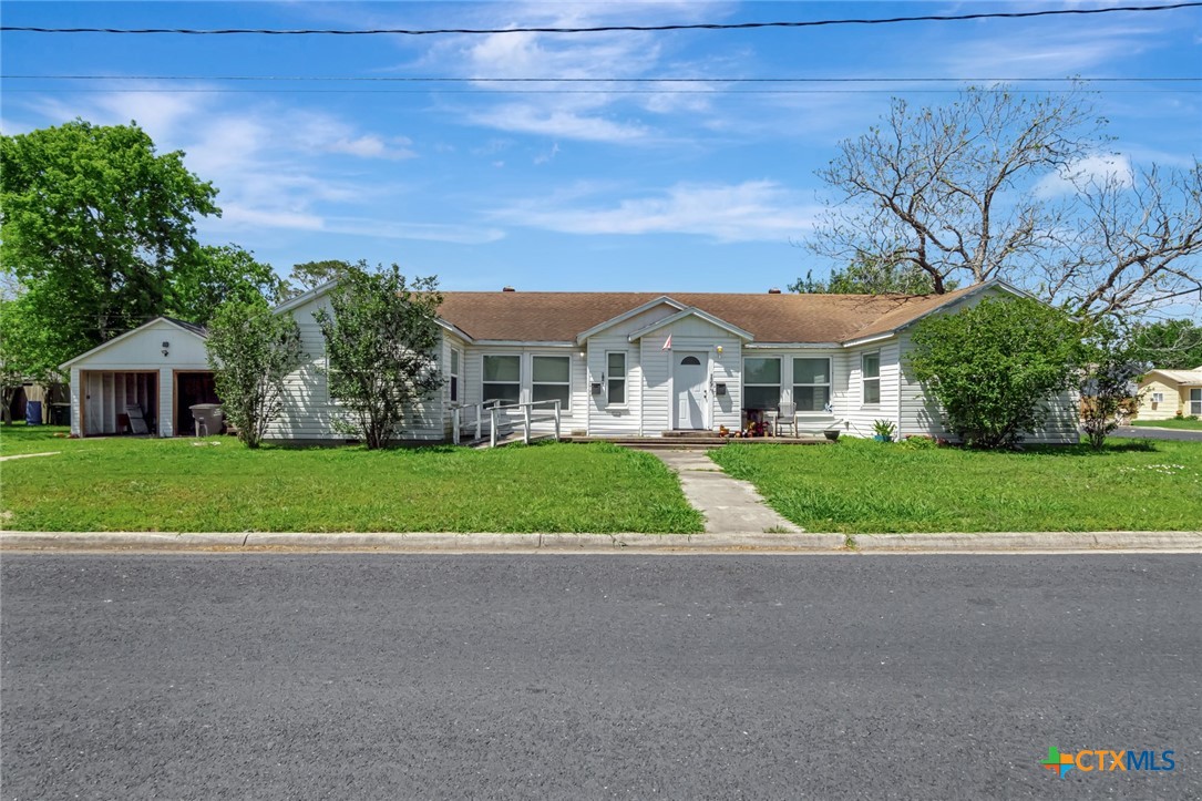 1005 Macarthur Street, Victoria, TX 77901 — photo 1