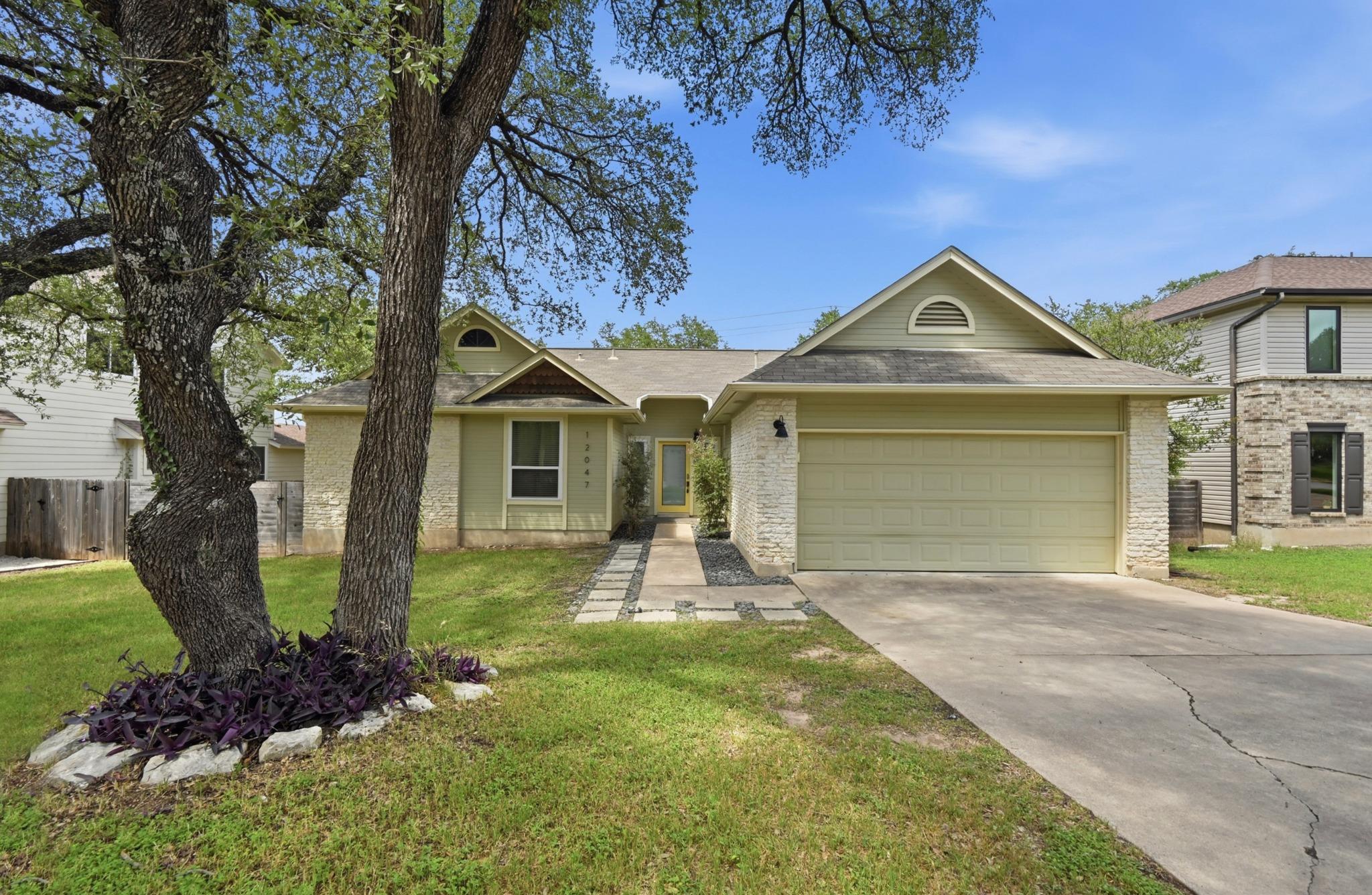 12047  Lincolnshire Dr, Austin, TX 78758 — photo 1
