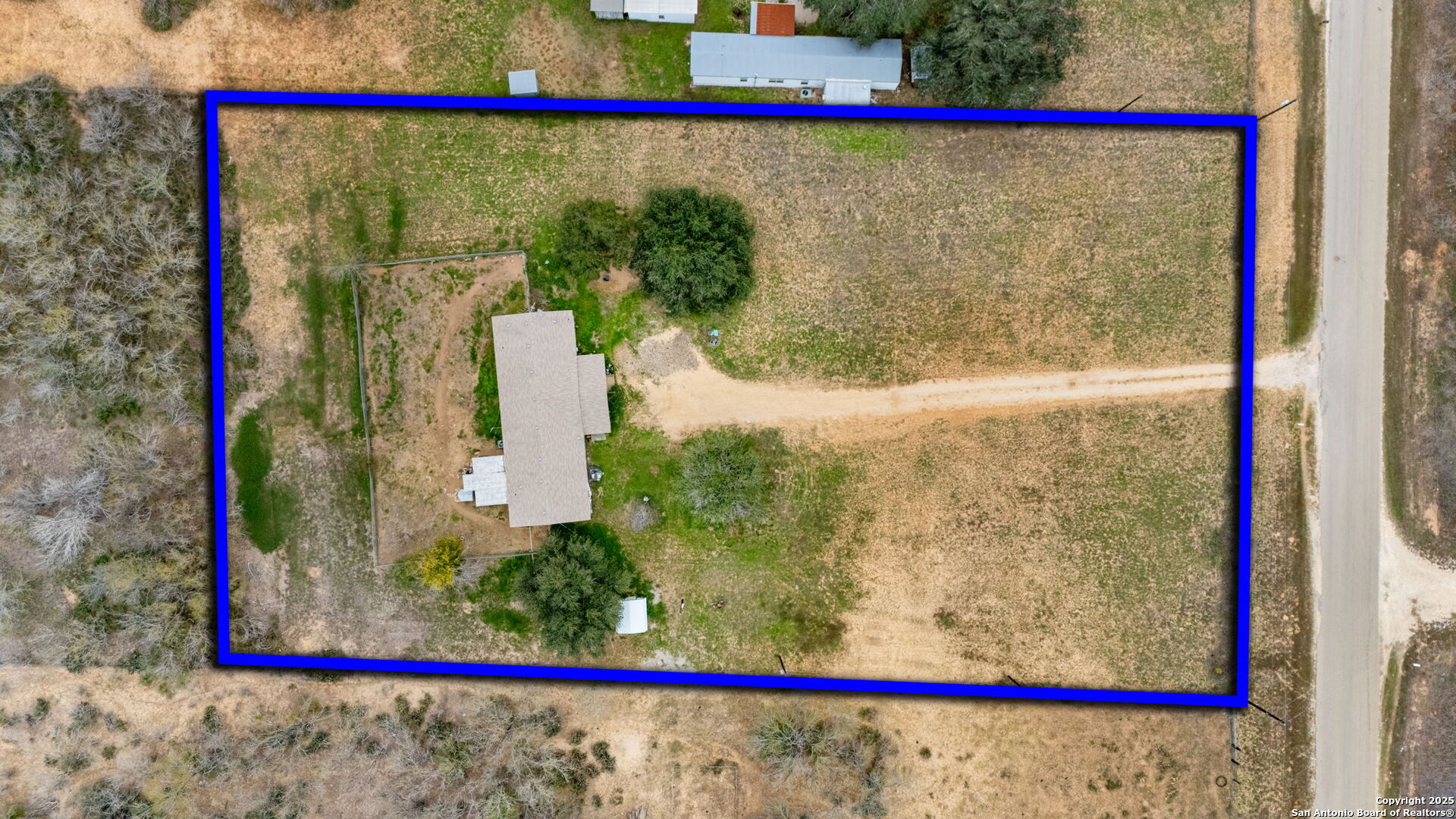 300 County Road 307, Floresville, TX 78114 — photo 1