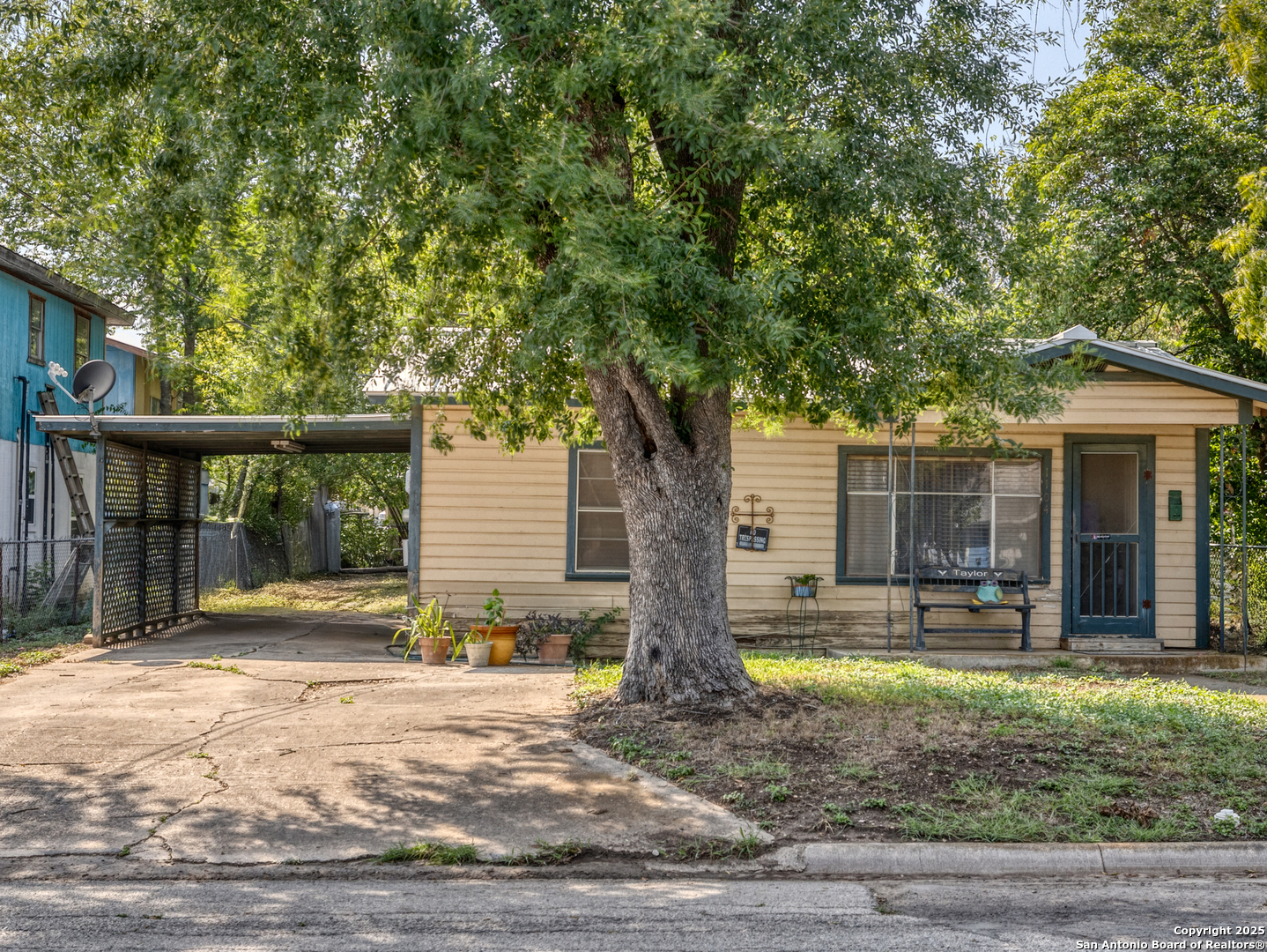 1104 Avenue S, Hondo, TX 78861 — photo 1