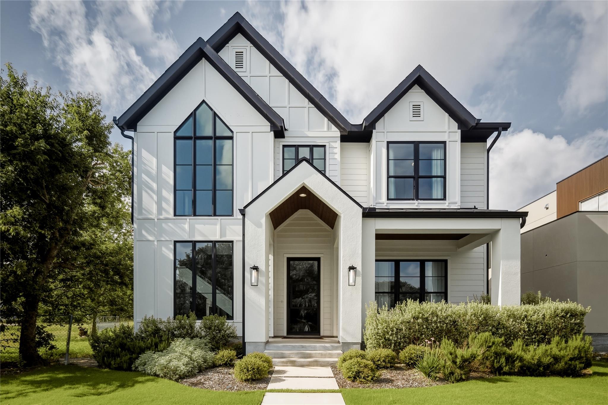 705 W 10th St, Georgetown, TX 78626 — photo 1
