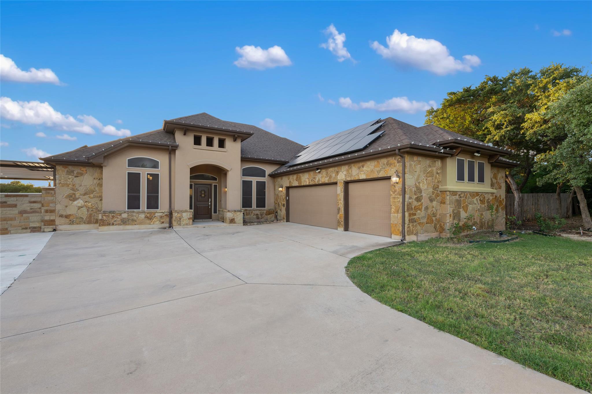 321  Sarahs Ln, Liberty Hill, TX 78642 — photo 1