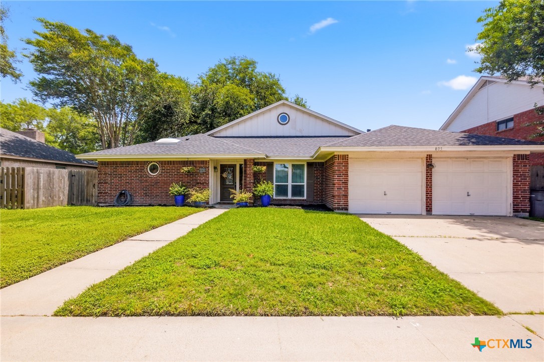 805 Santa Fe, Victoria, TX 77904 — photo 1