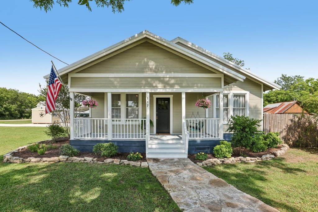117 N Main St, Paige, TX 78659 — photo 1