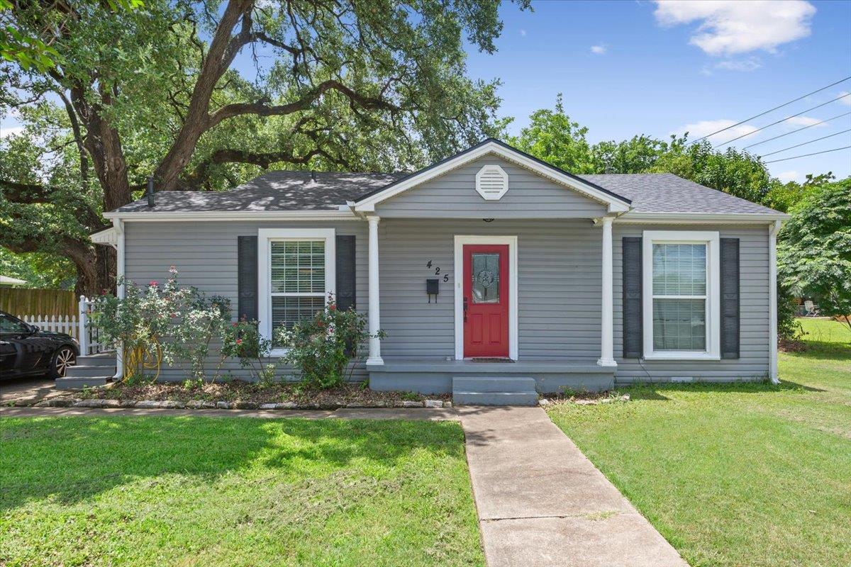 425 E 13th Ave, Belton, TX 76513 — photo 1