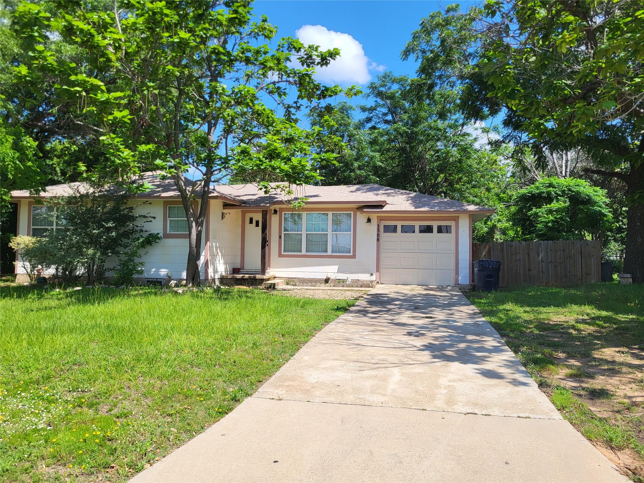 1308  Murray Ave, Rockdale, TX 76567 — photo 1