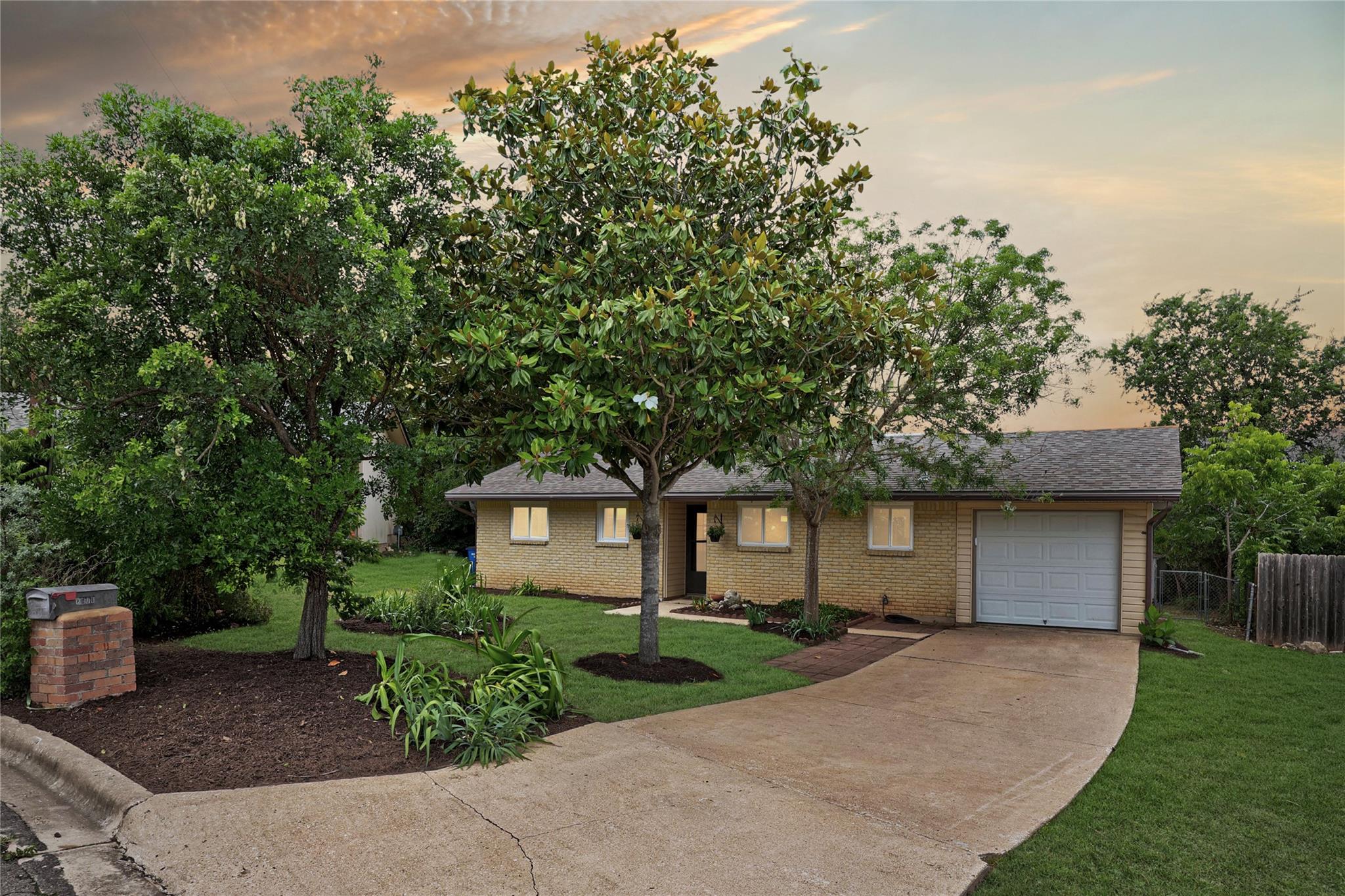 8204 Kellog Ct, Austin, TX 78745 — photo 1
