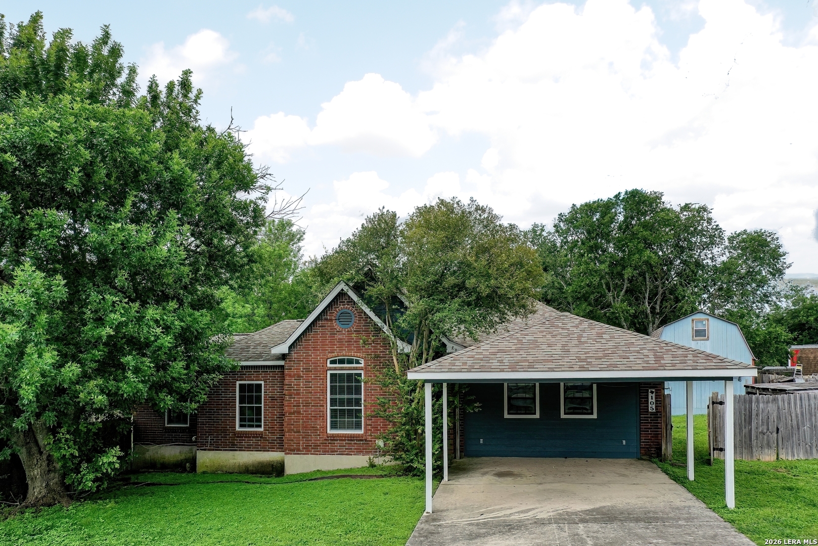 105 SKY COUNTRY DR, New Braunfels, TX 78132 — photo 1