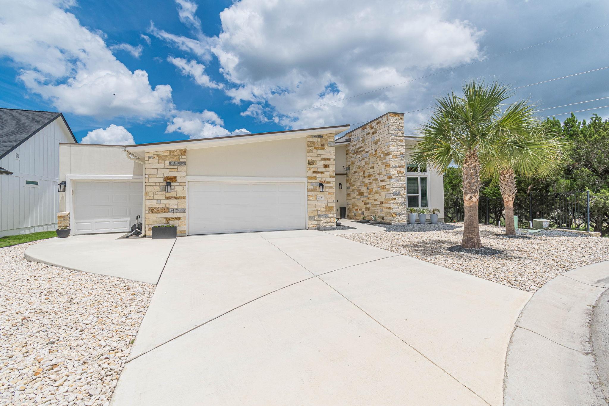 228  Cruising Oak St, San Marcos, TX 78666 — photo 1