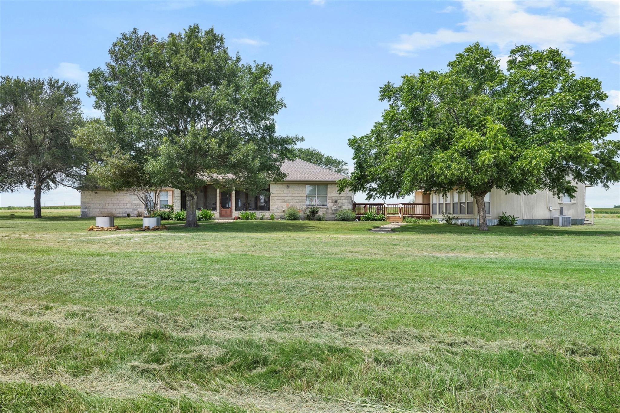 1542 County Road 451 None, Coupland, TX 78615 — photo 1