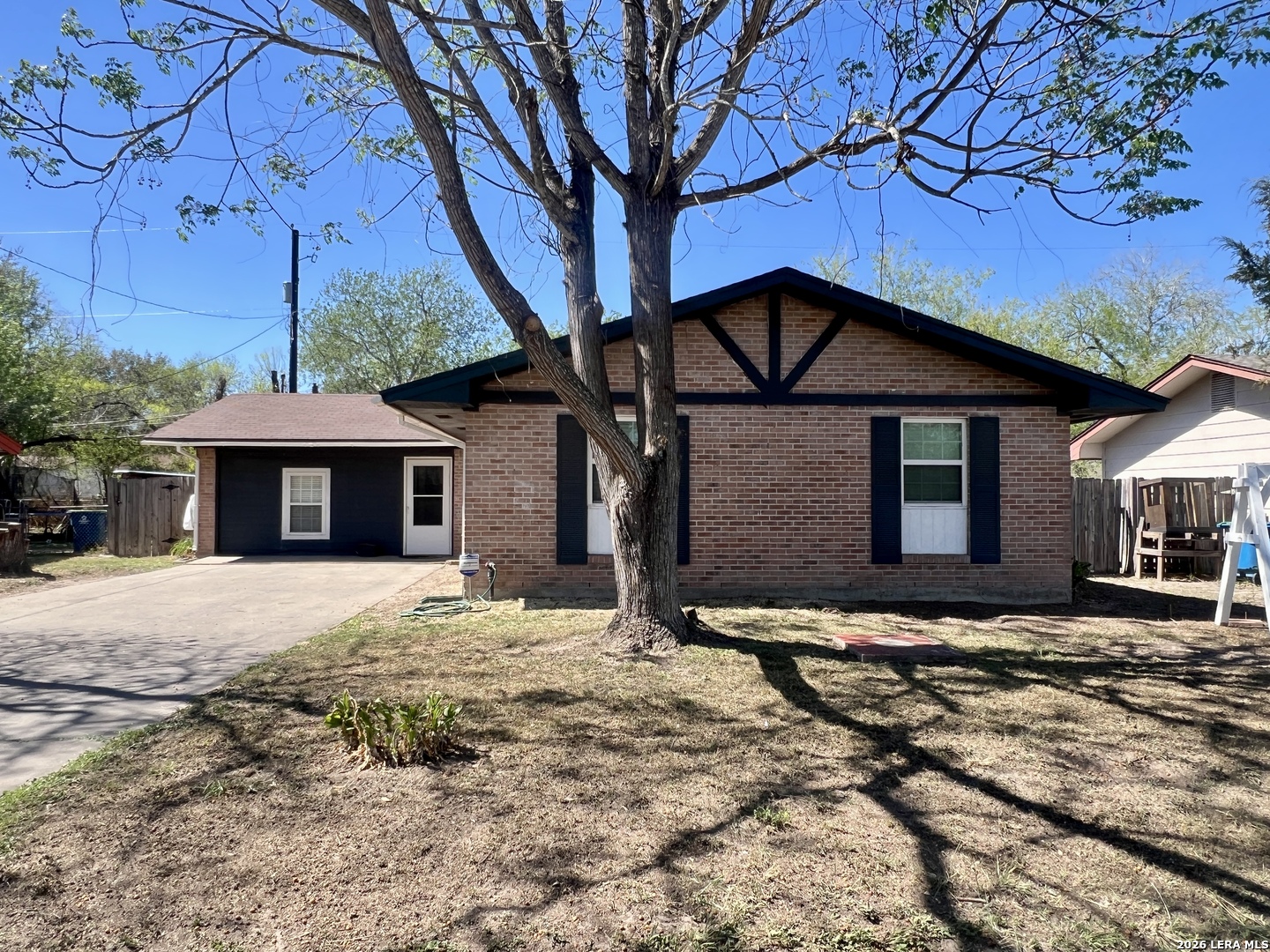 907 Big Bend Dr, Beeville, TX 78102 — photo 1