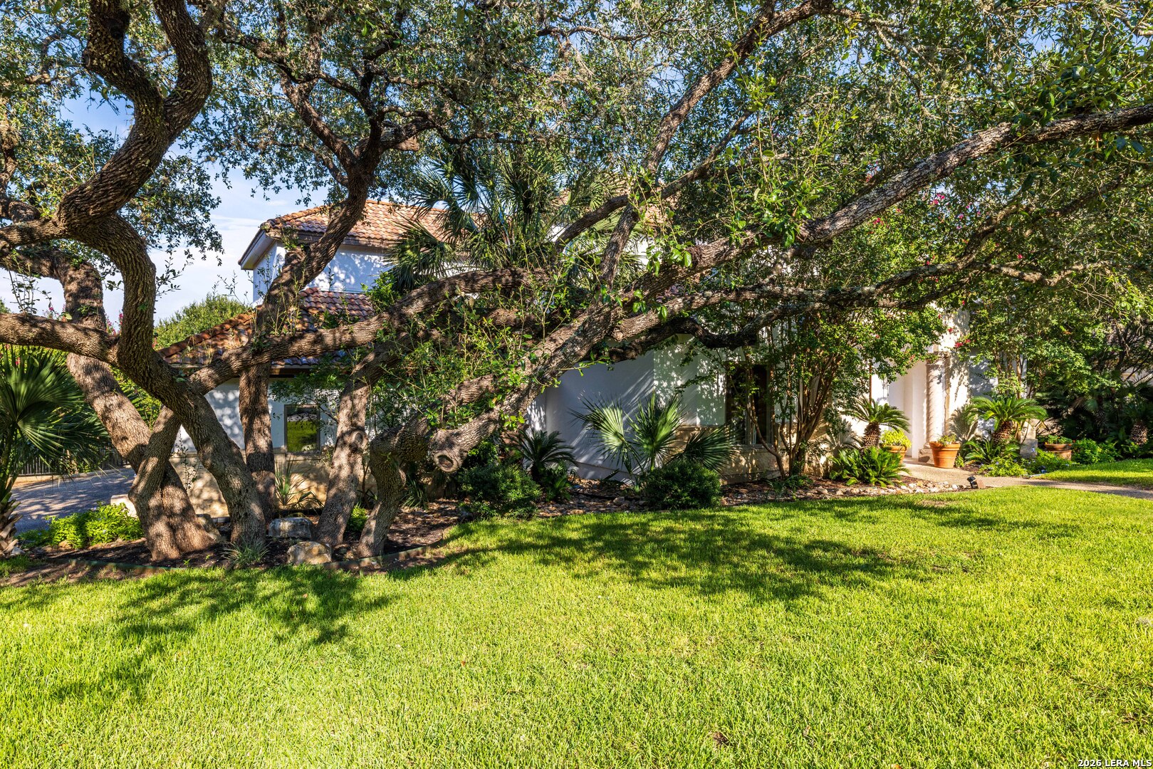 22 ROYAL GARDENS DR