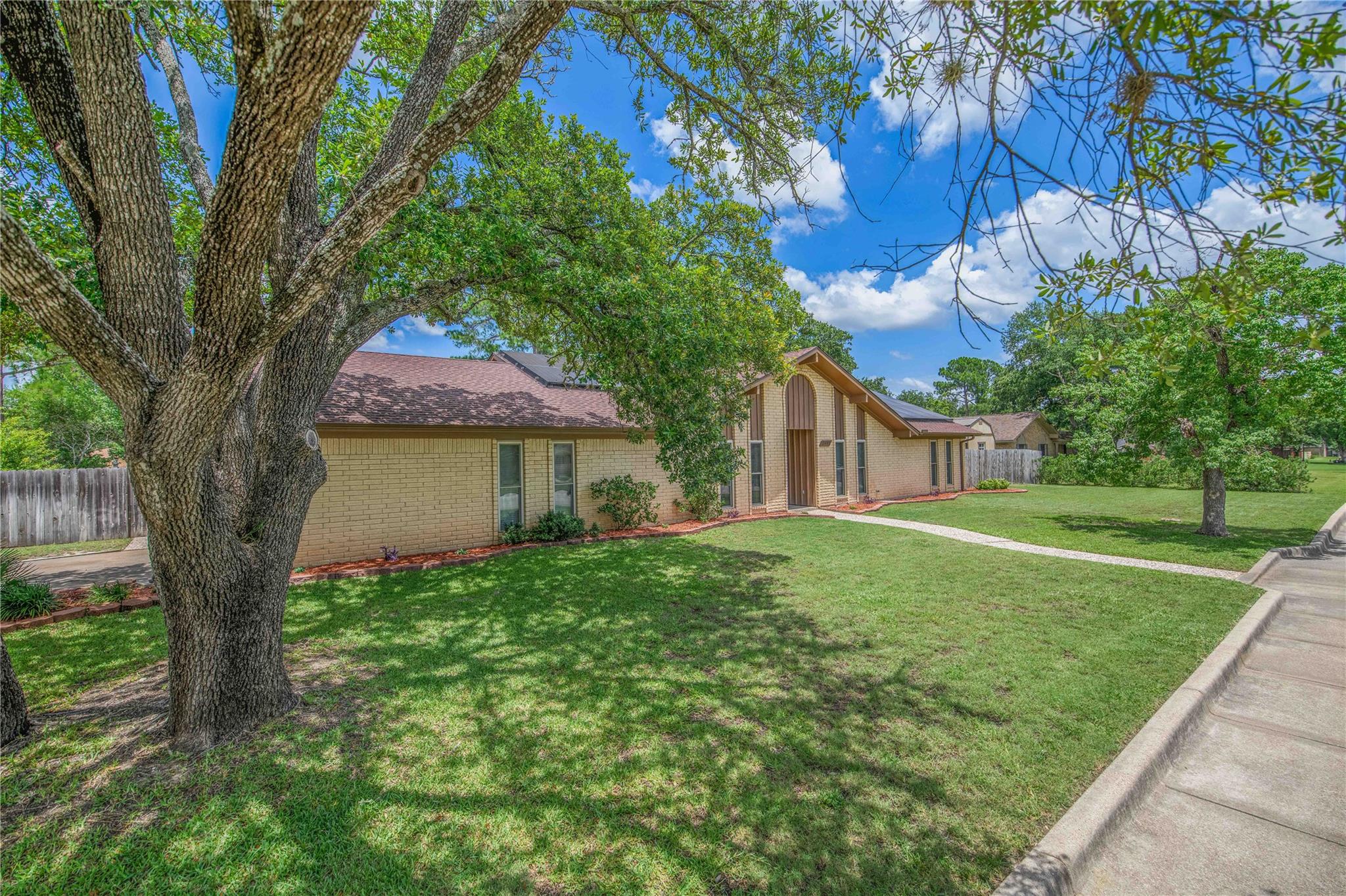 2401 Briar Oaks, Bryan, TX 77802 — photo 1