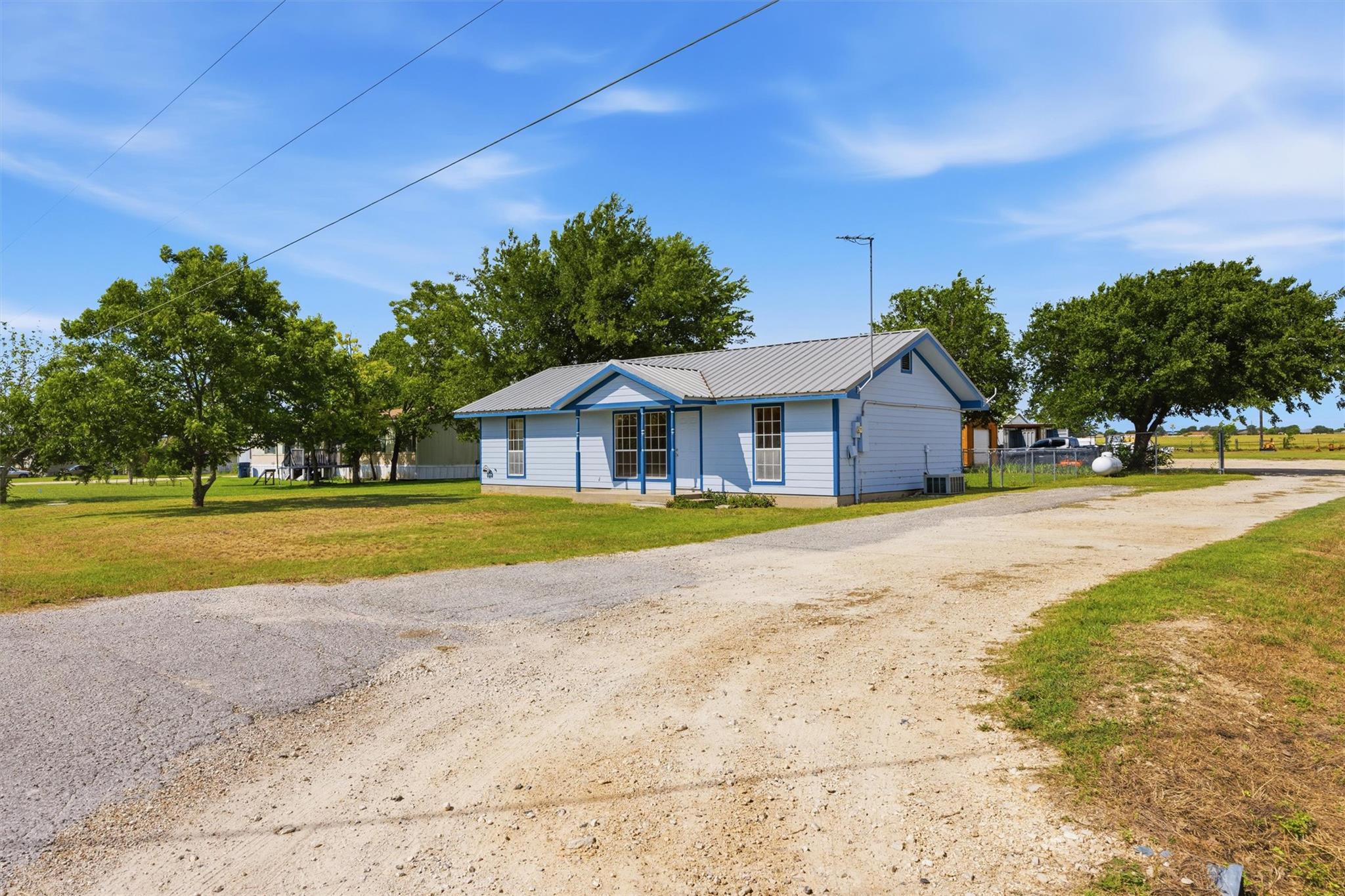 240 Park Meadow, Jarrell, TX 76537 — photo 1