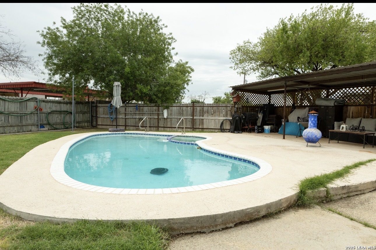 110 W BENTON AVE, Devine, TX 78016 — photo 1