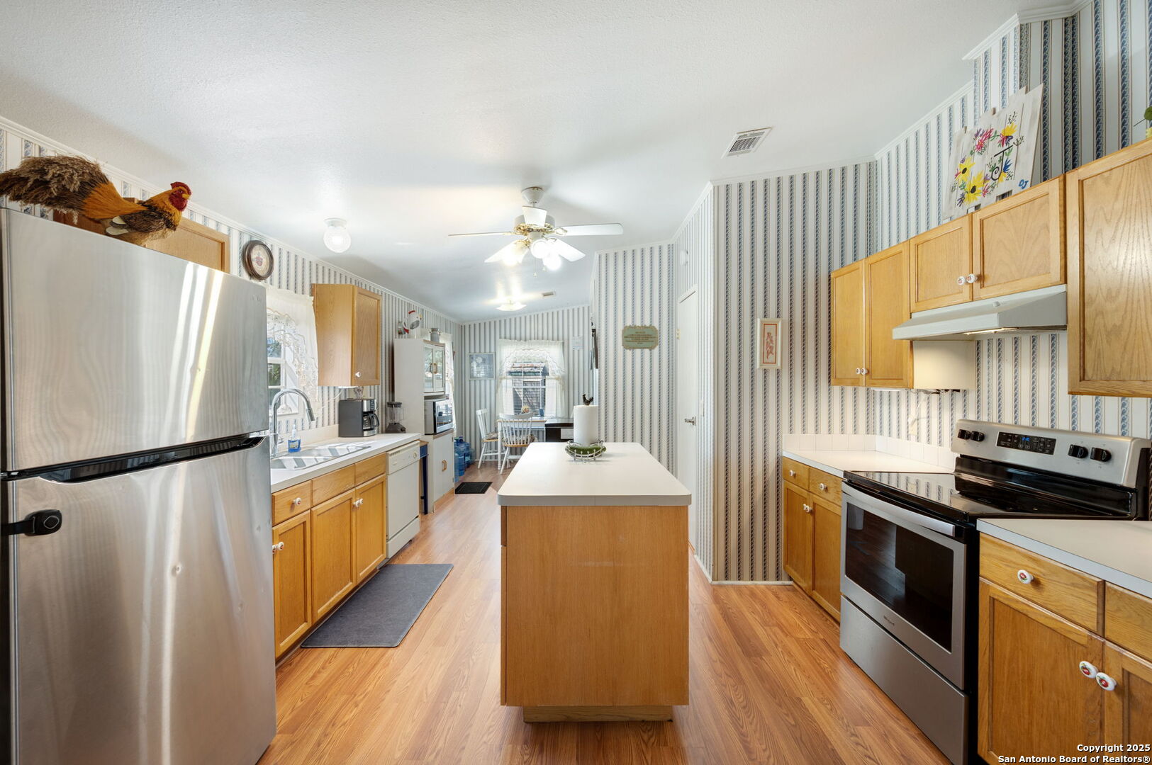 8489 Elmendorf Lavernia, , 78112 — photo 1