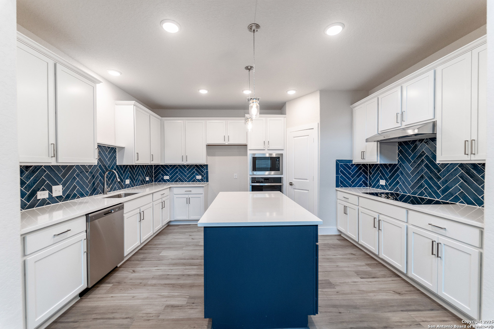 192 Ednie Ln, ,  78066 — photo 1