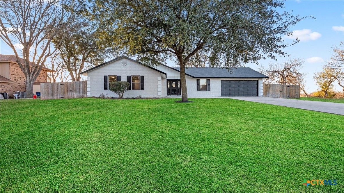 300 Ridge Crest Drive, Seguin, TX 78155 — photo 1